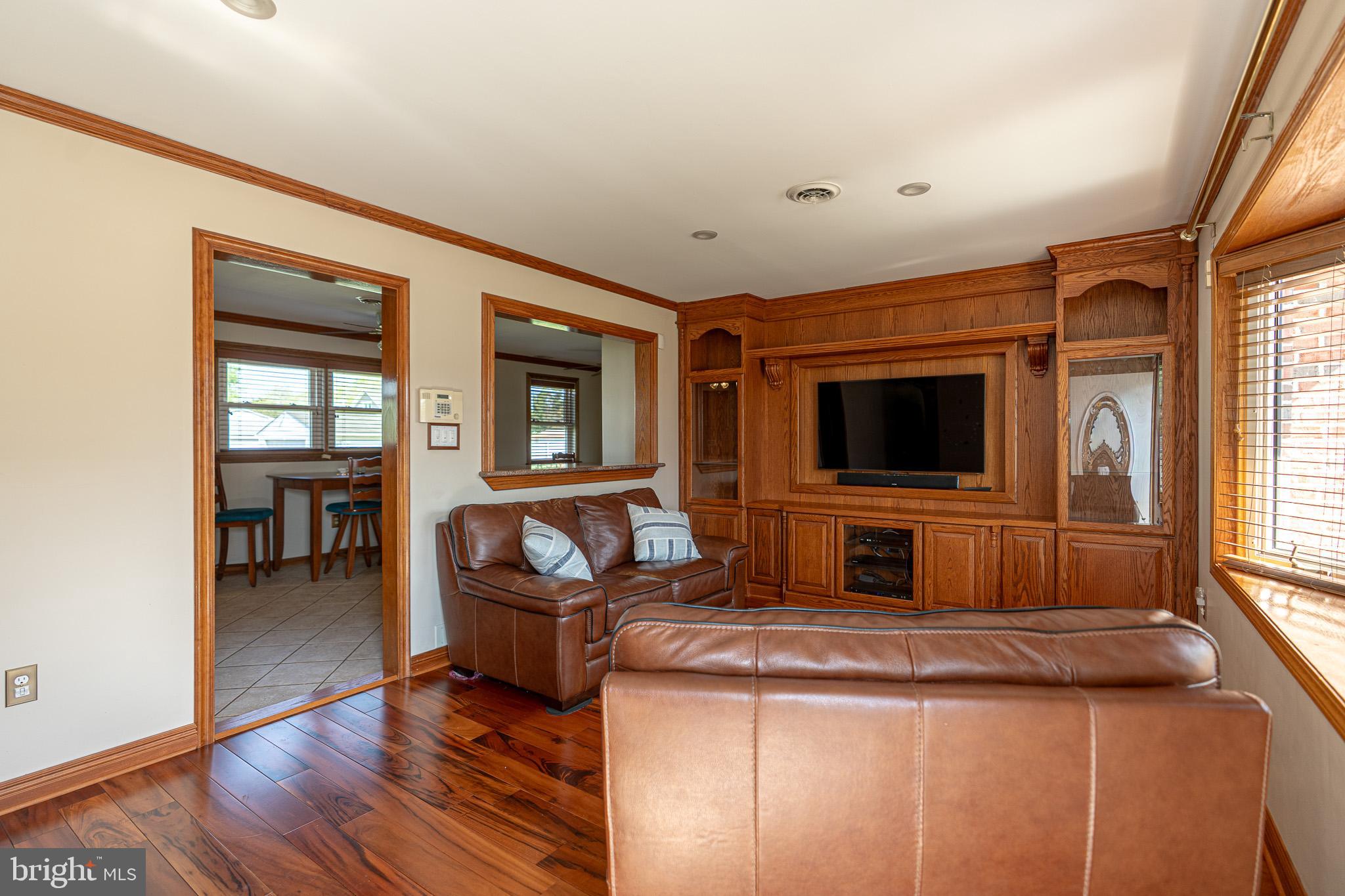 LODGE FOREST MANOR - Residential