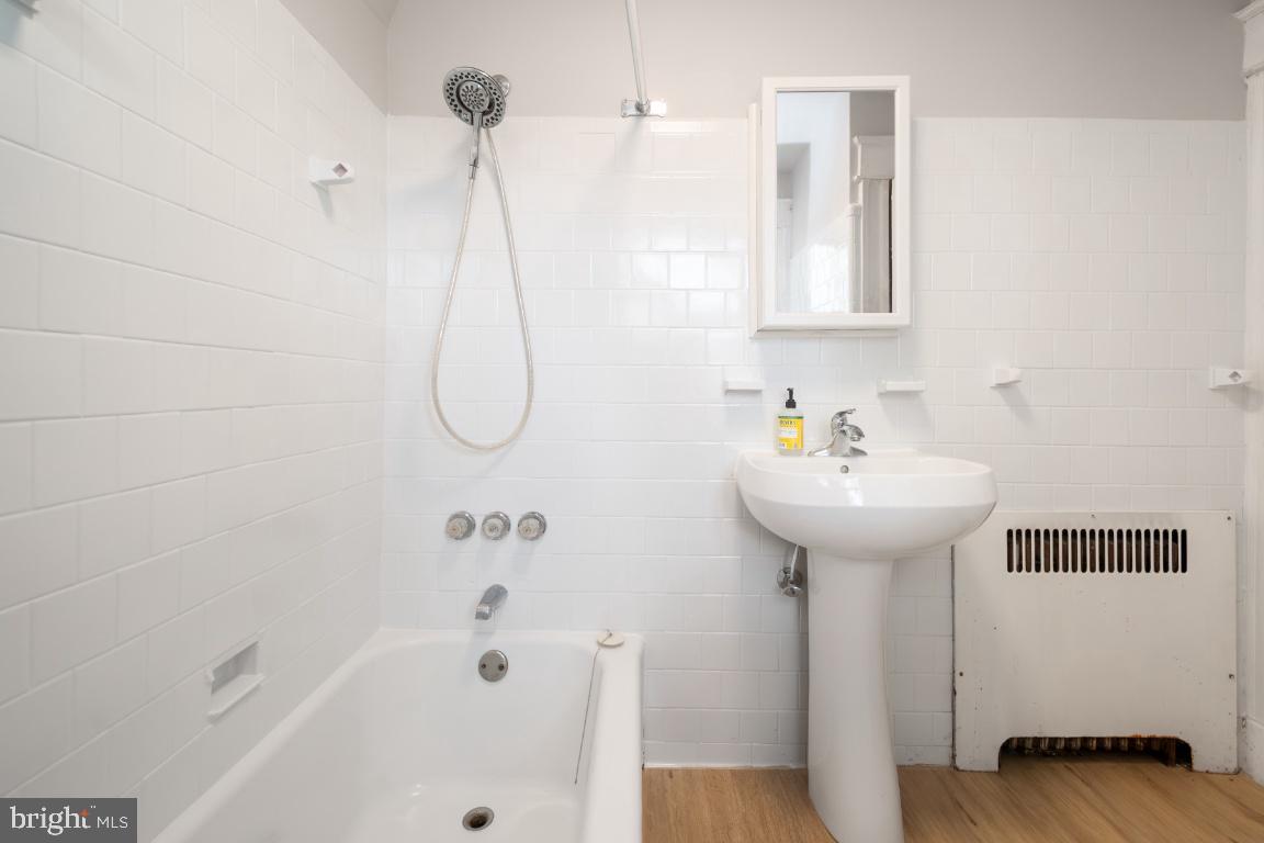 GLEN OAKS - Residential