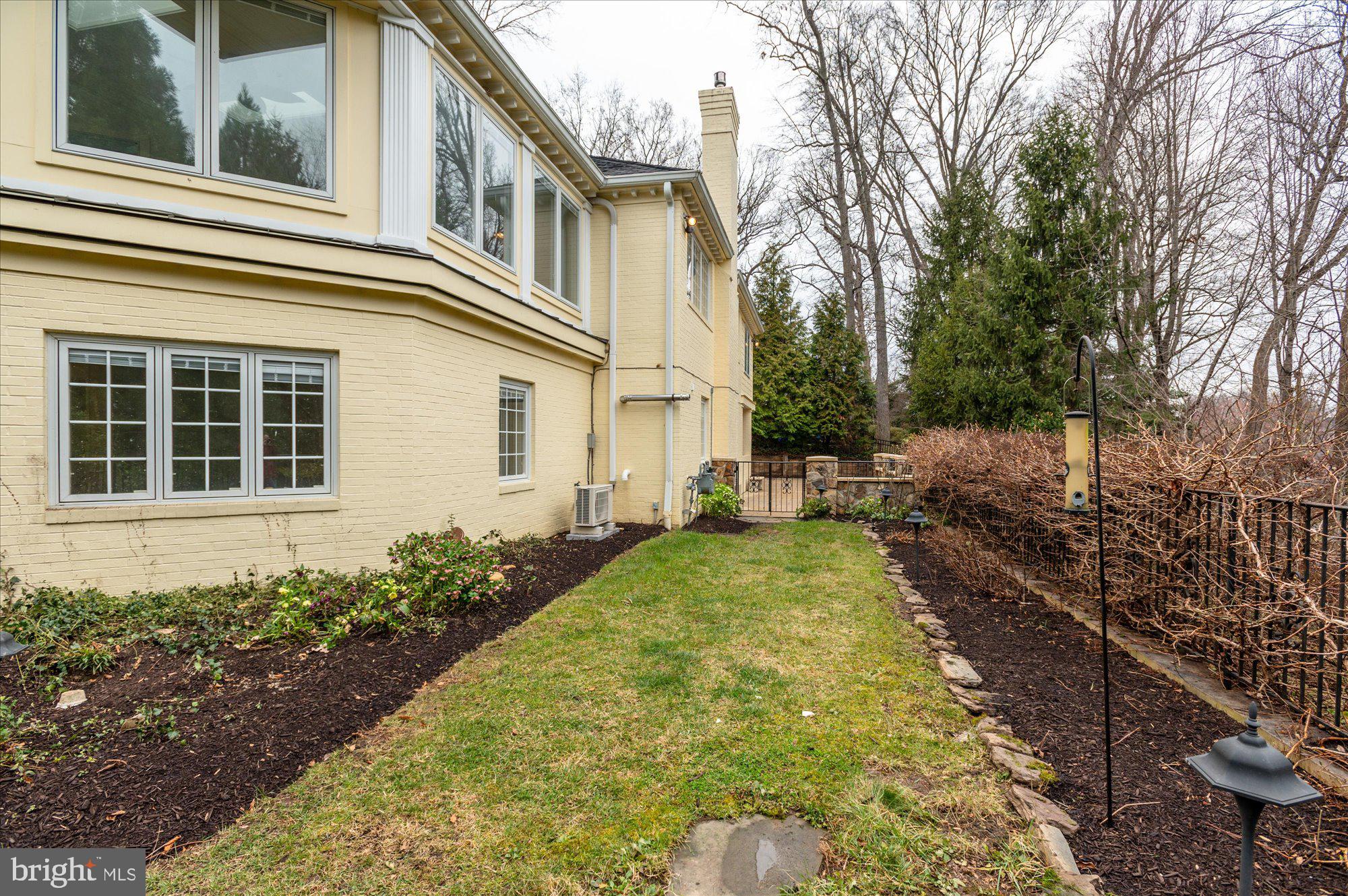 COUNTRY CLUB HILLS - Residential