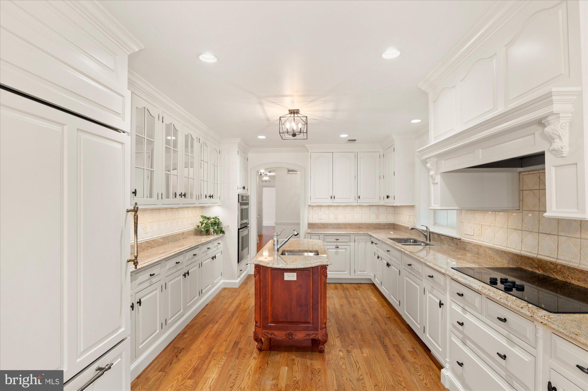 COUNTRY CLUB HILLS - Residential