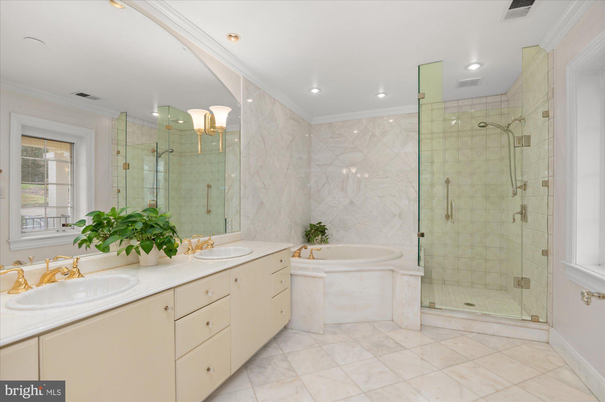 COUNTRY CLUB HILLS - Residential