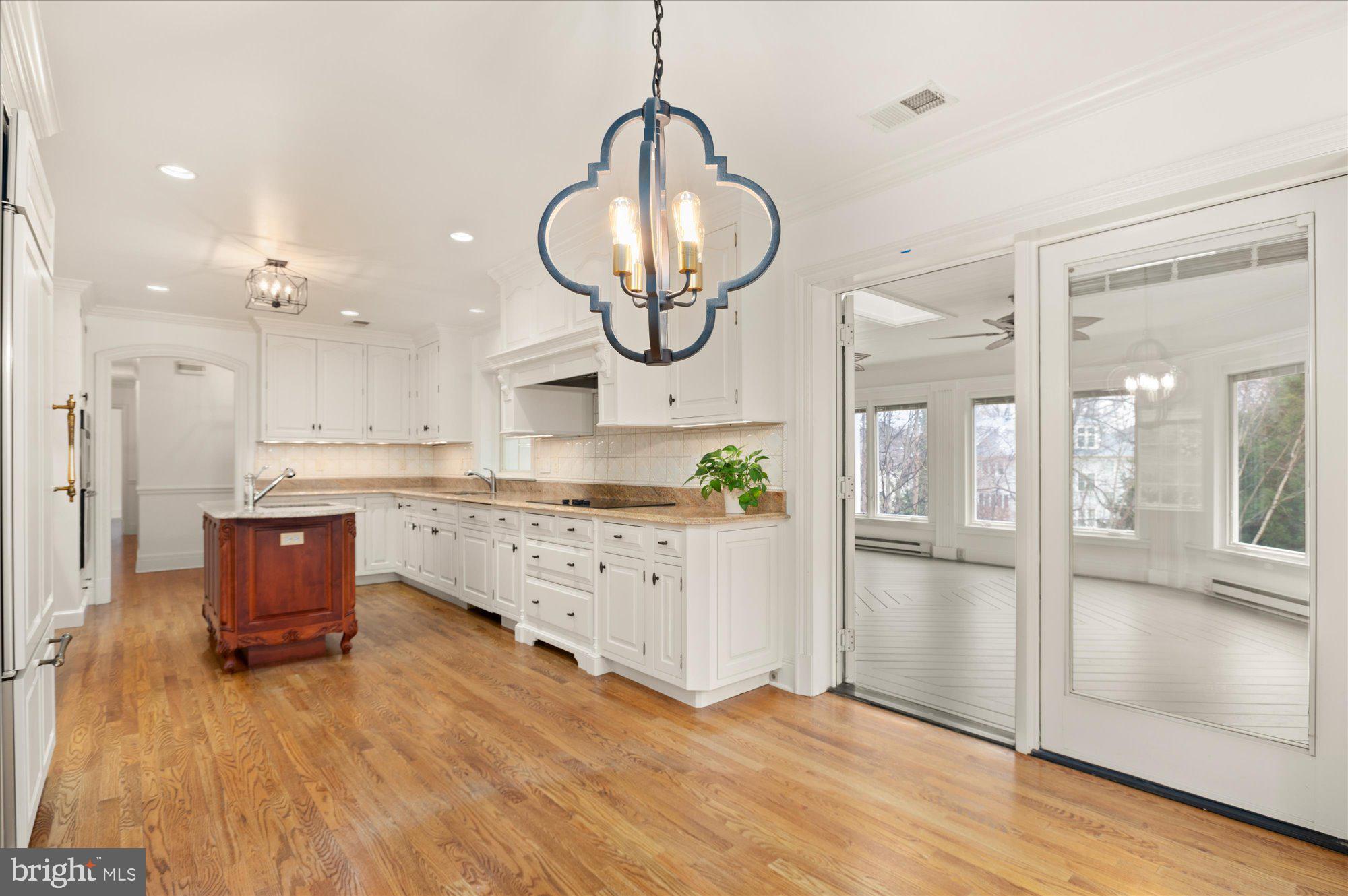 COUNTRY CLUB HILLS - Residential