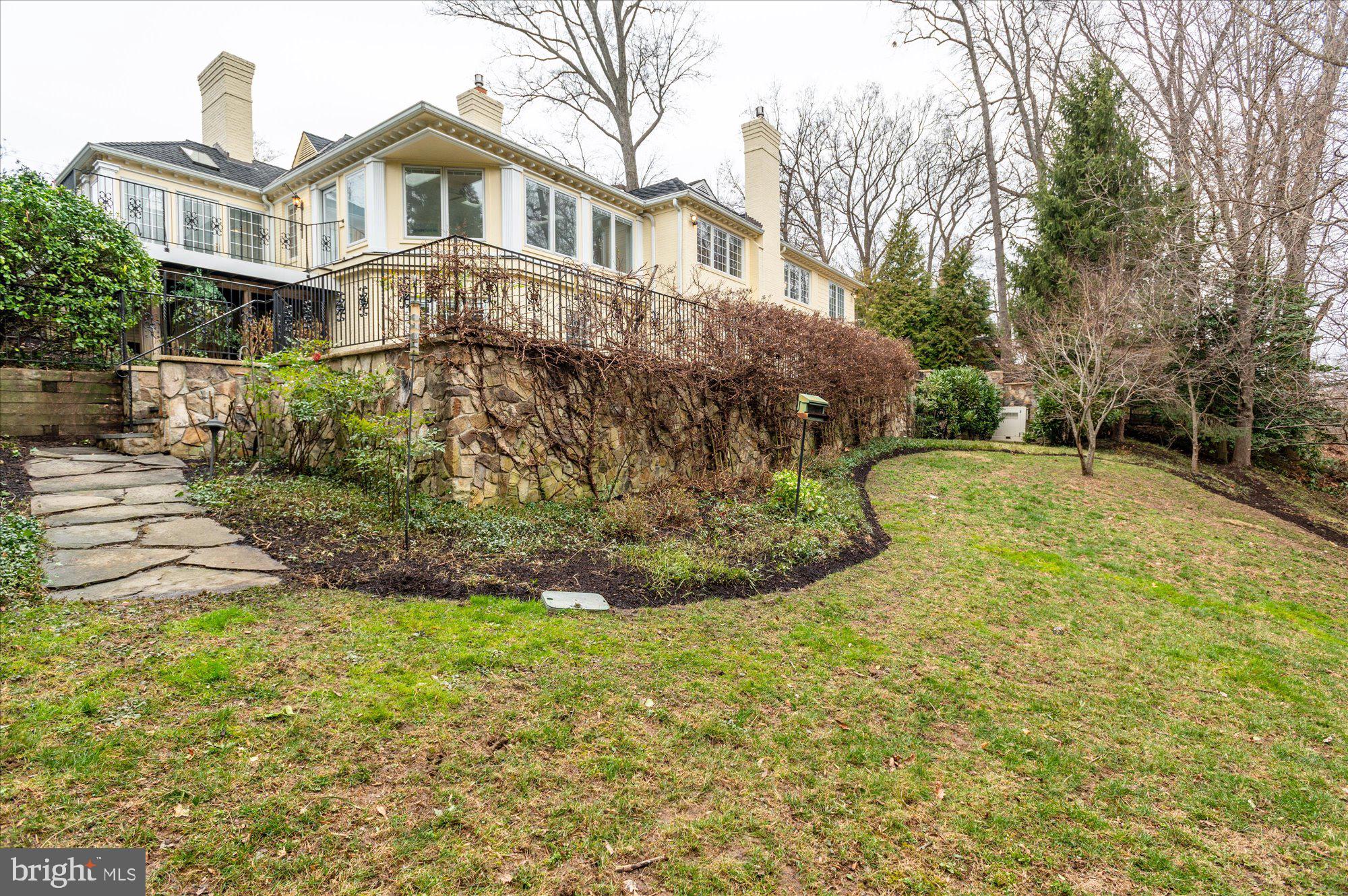 COUNTRY CLUB HILLS - Residential