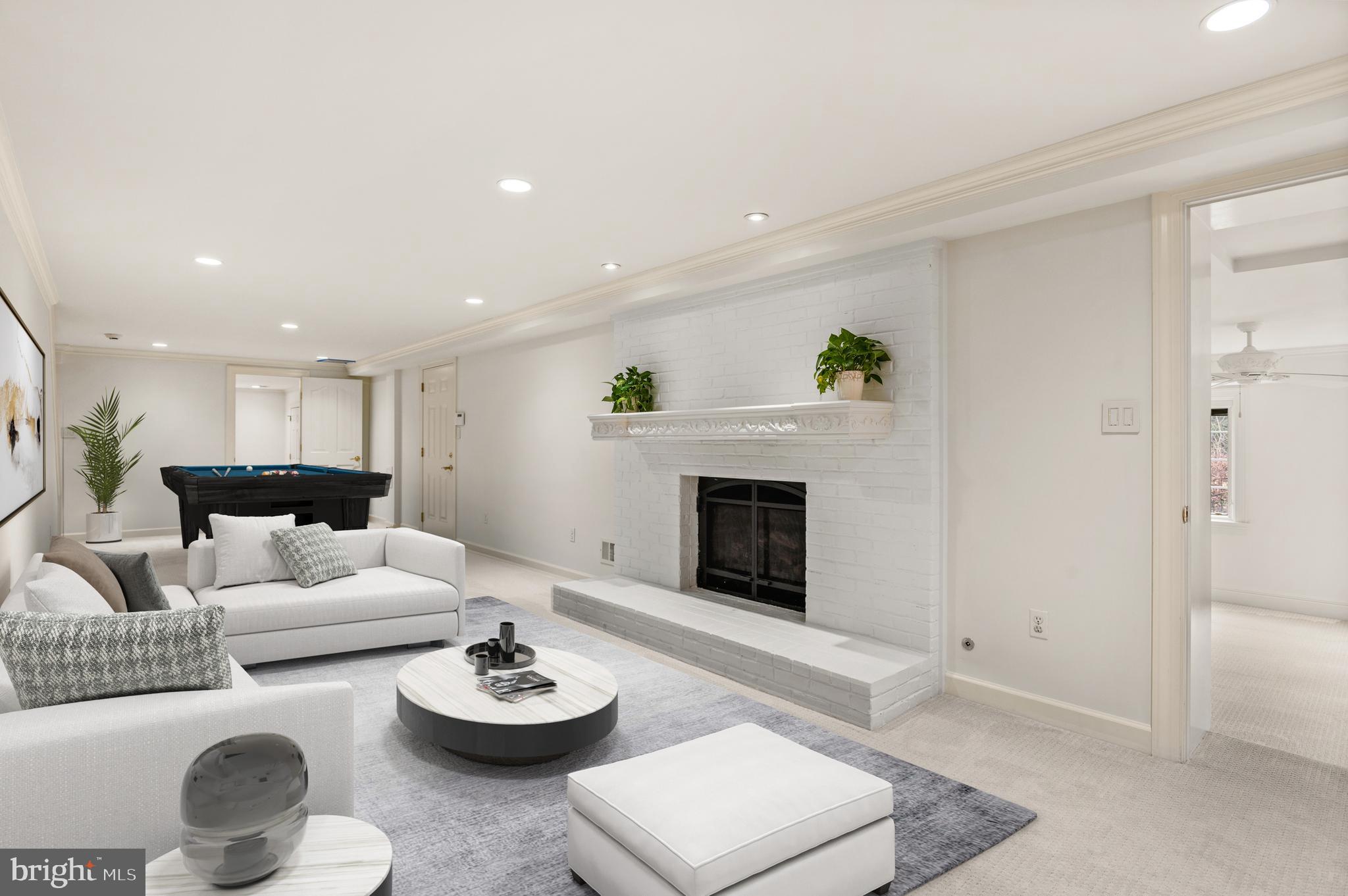 COUNTRY CLUB HILLS - Residential