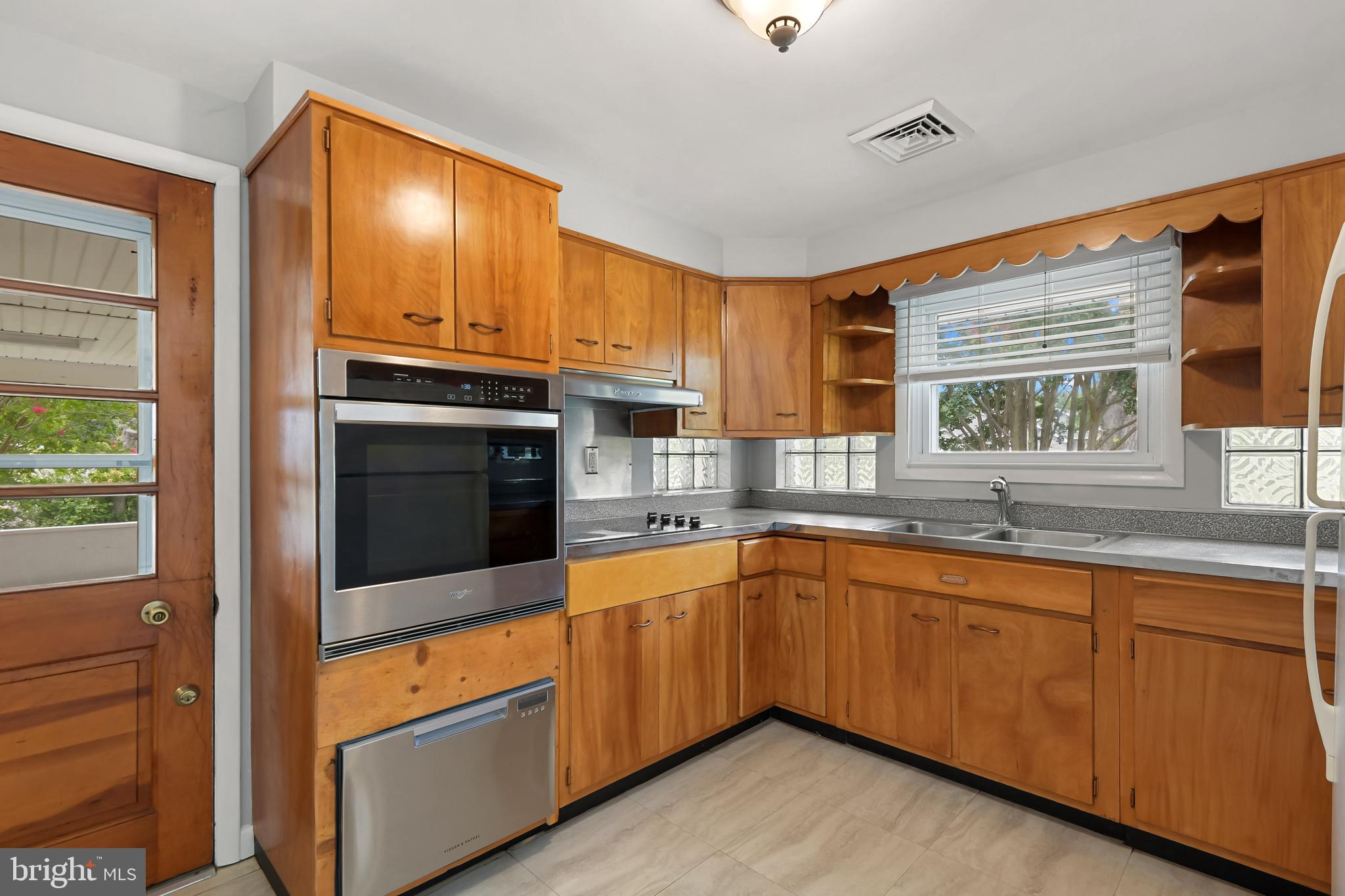 PERRY HALL - Residential