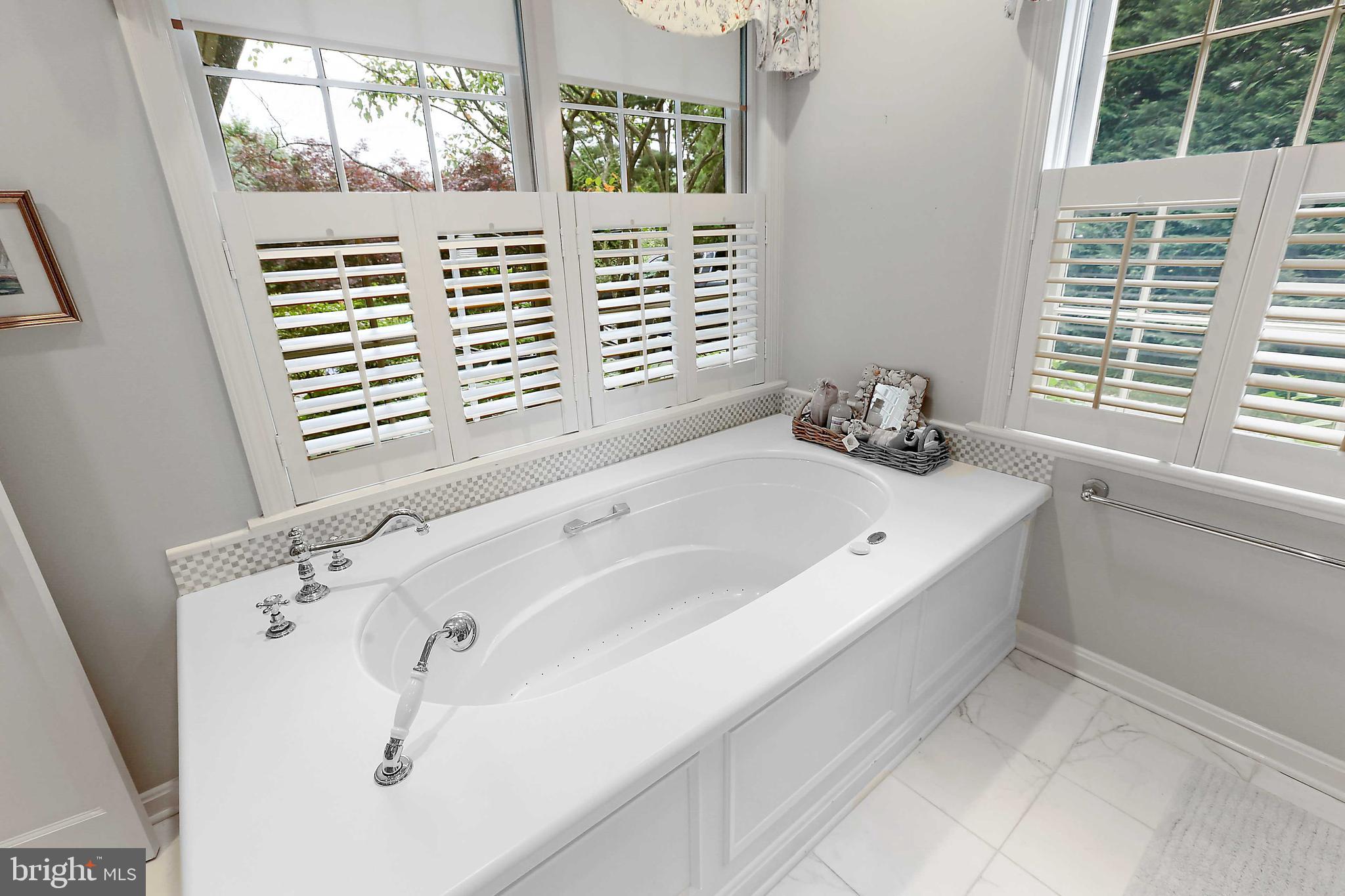 FOUR WINDS/RUXTON - Residential