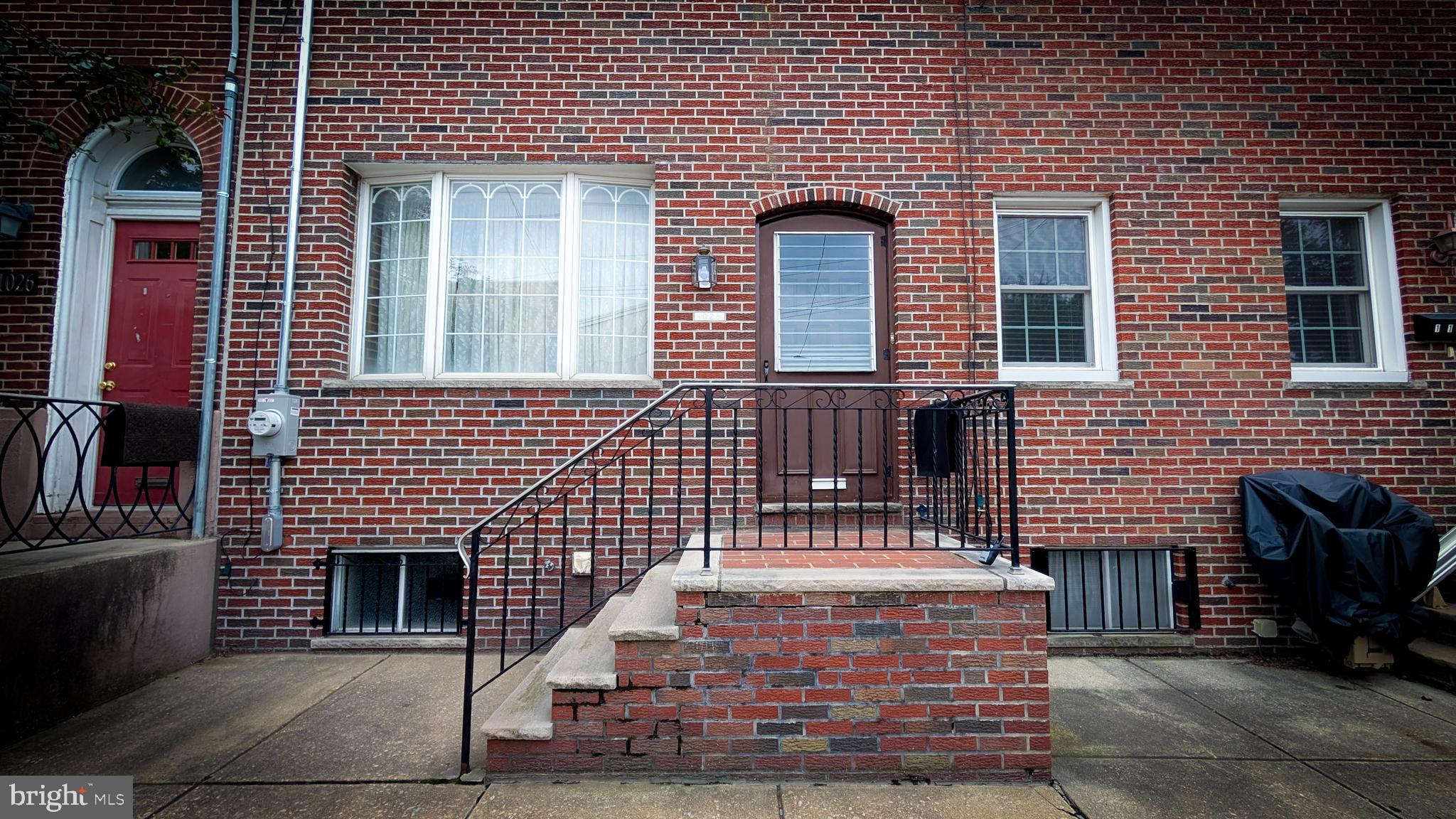 1028 DICKINSON STREET