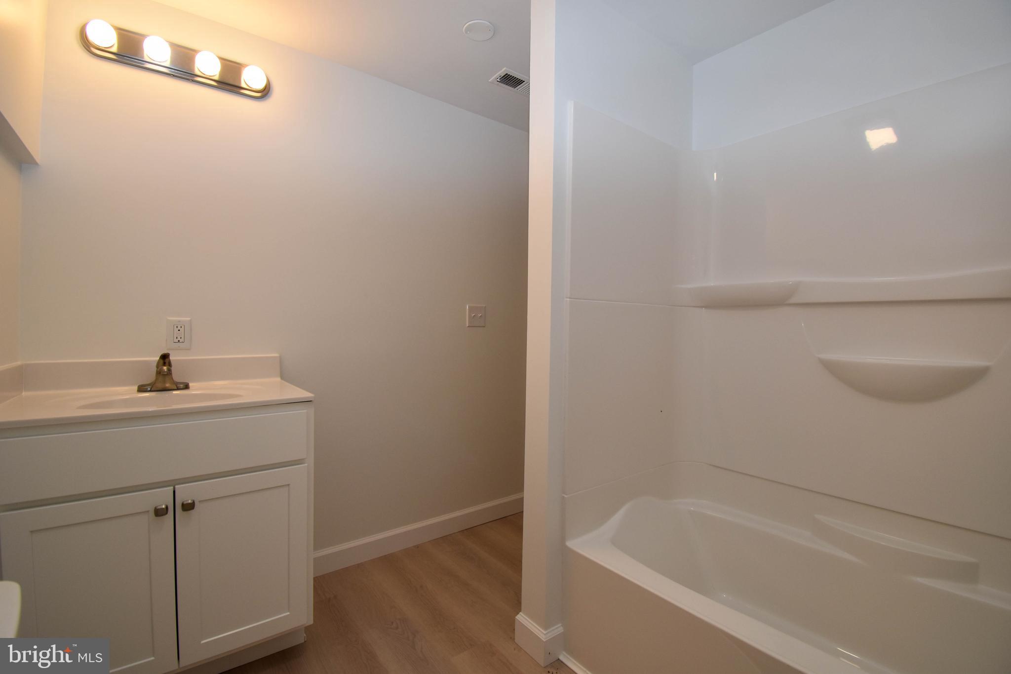 BAY RIDGE WOODS - Residential