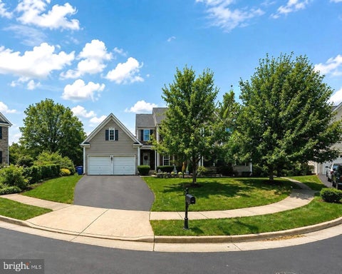Photo of 889 Ballou Street, HERNDON, VA 20170 (MLS # VAFX2334298)