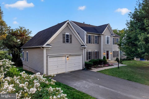 Photo of 889 Ballou Street, HERNDON, VA 20170 (MLS # VAFX2334298)