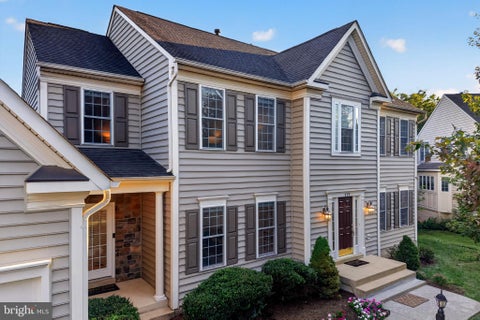 Photo of 889 Ballou Street, HERNDON, VA 20170 (MLS # VAFX2334298)
