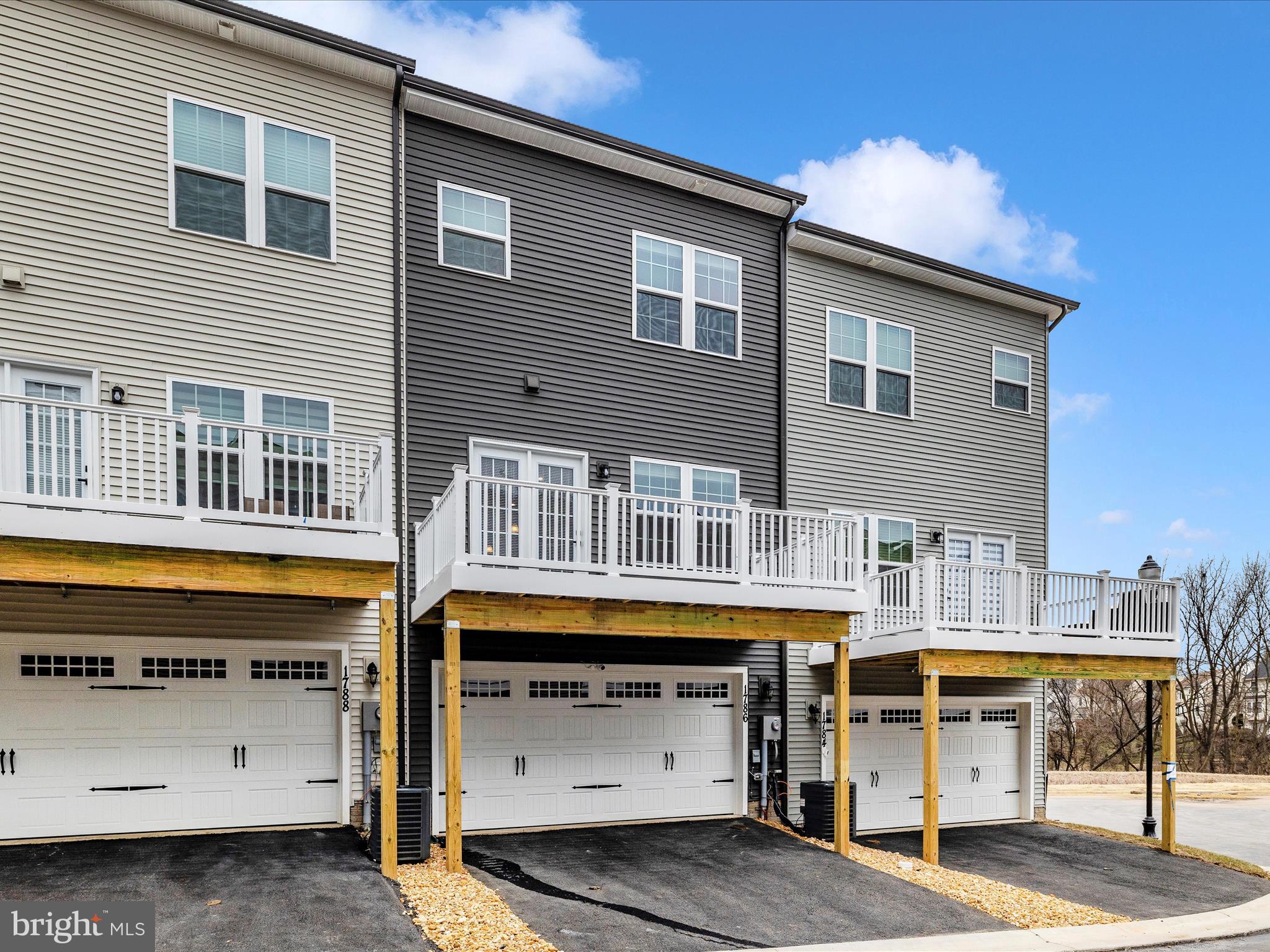 BELLE AIR TOWNHOMES - Residential