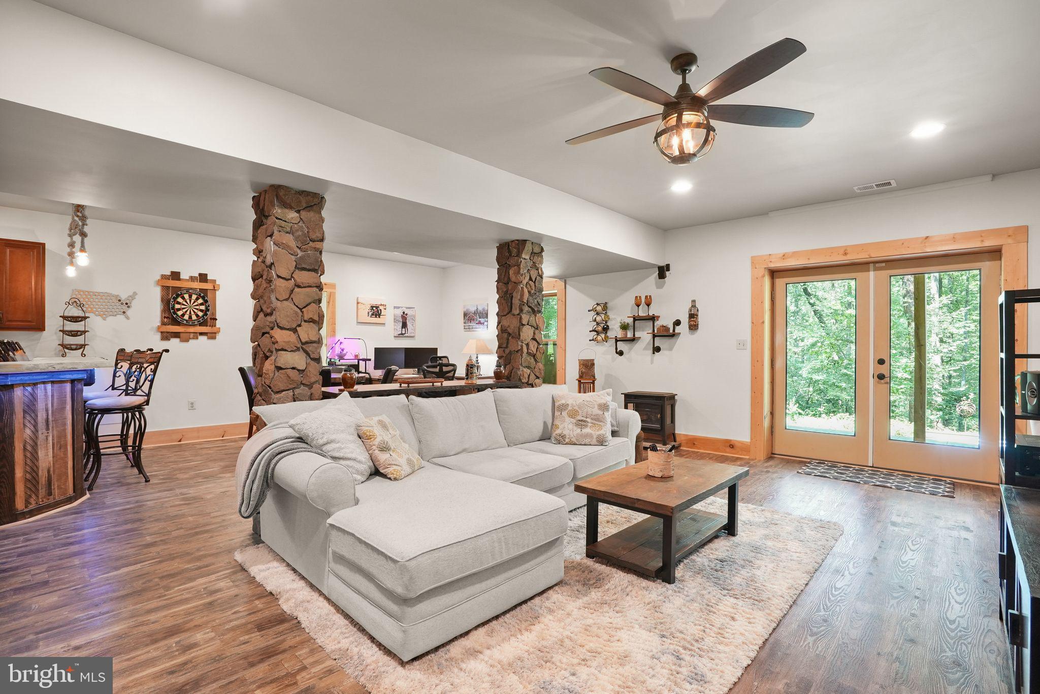 MOUNT PLEASANT EST - Residential