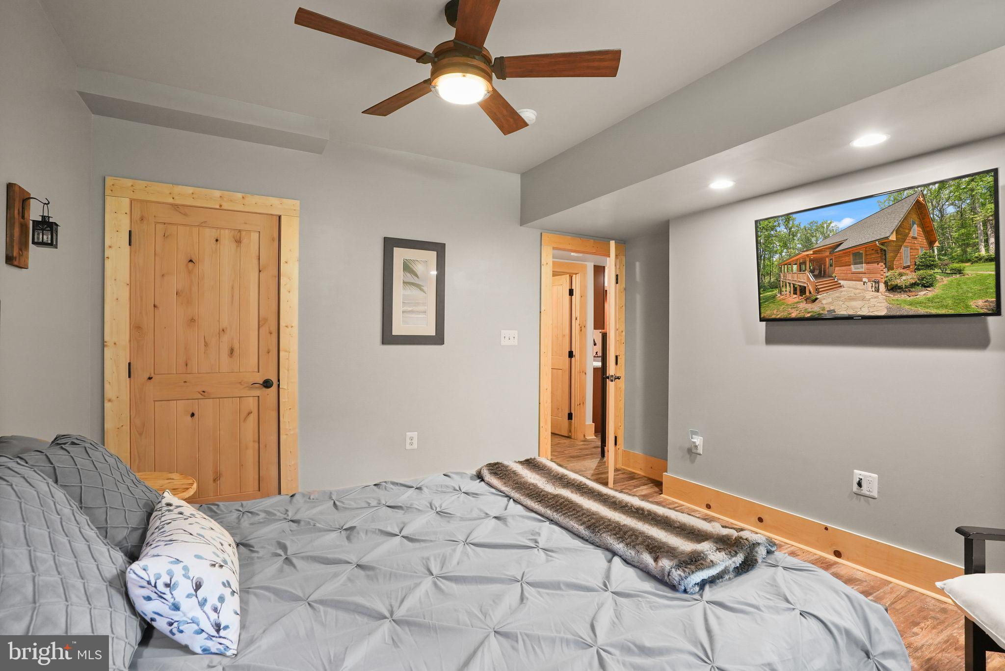 MOUNT PLEASANT EST - Residential