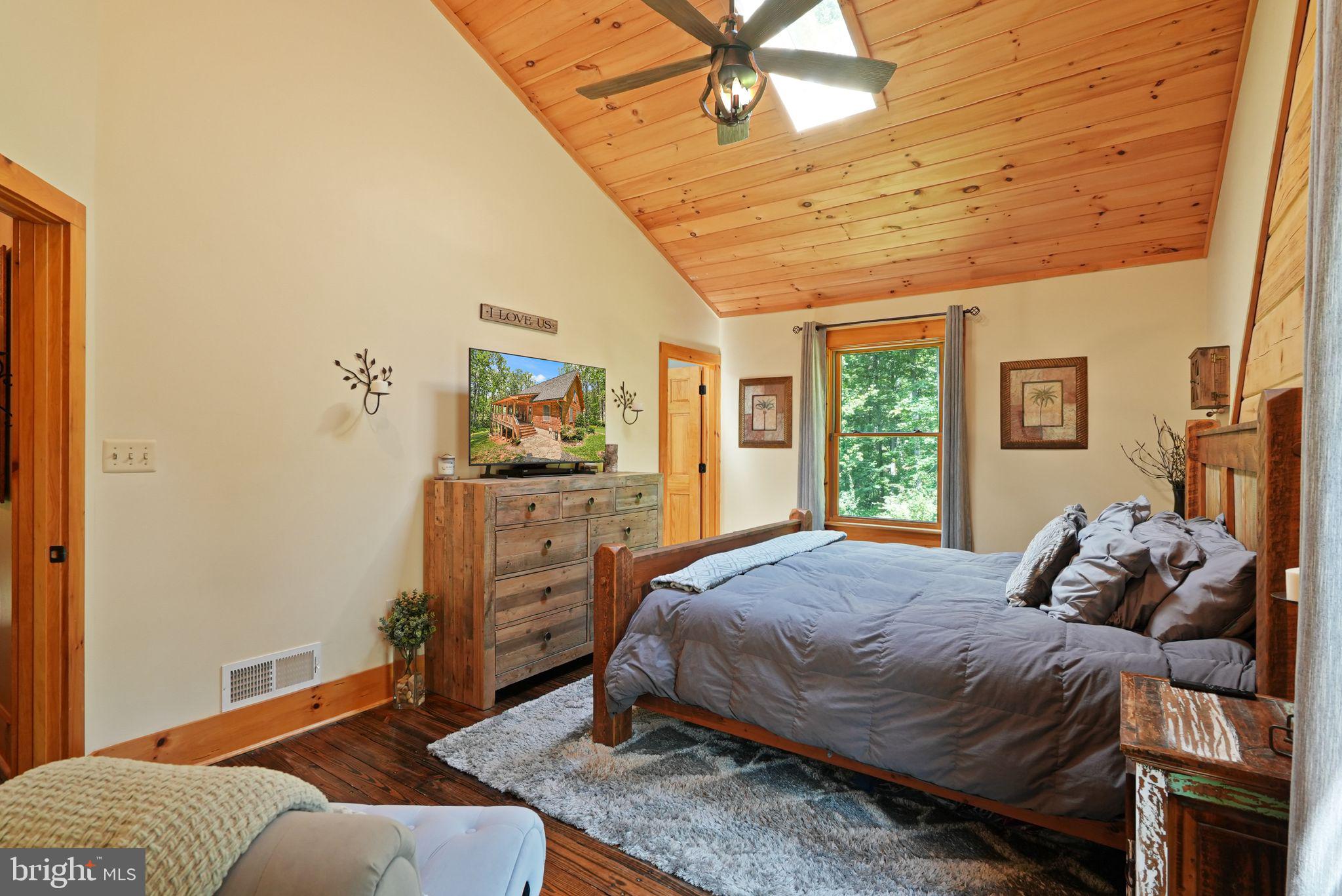 MOUNT PLEASANT EST - Residential