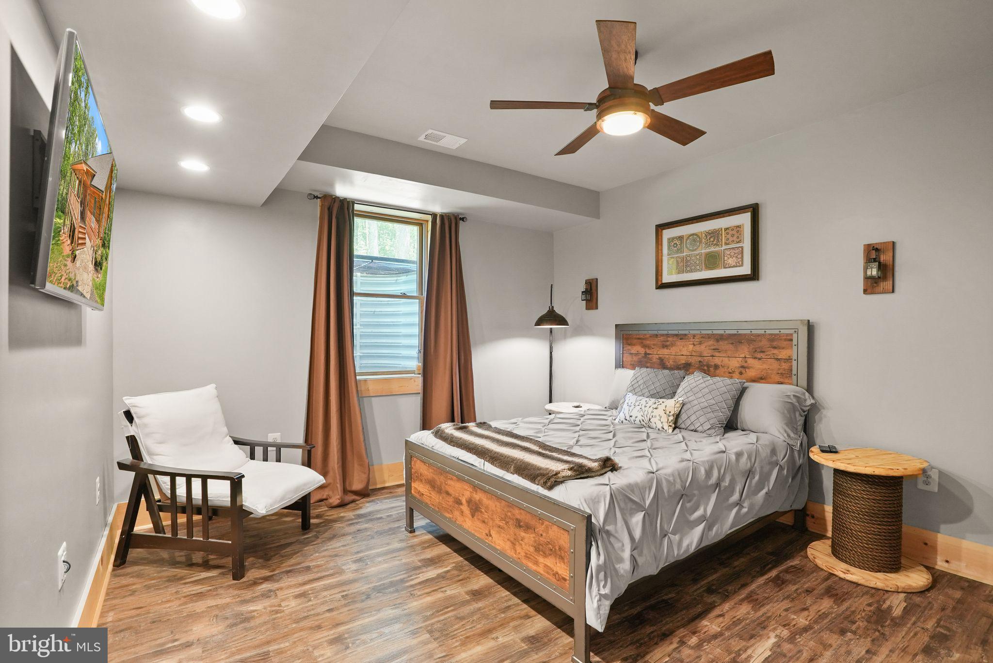 MOUNT PLEASANT EST - Residential