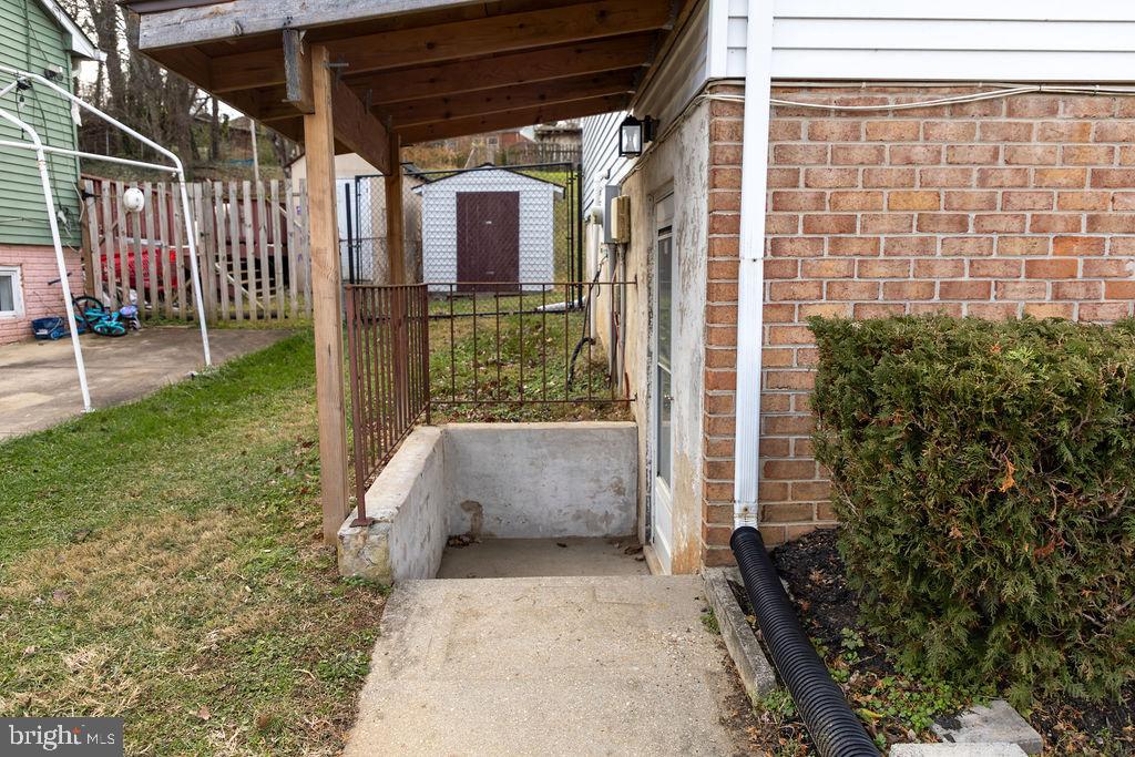 WOODLAWN HEIGHTS - Residential Lease