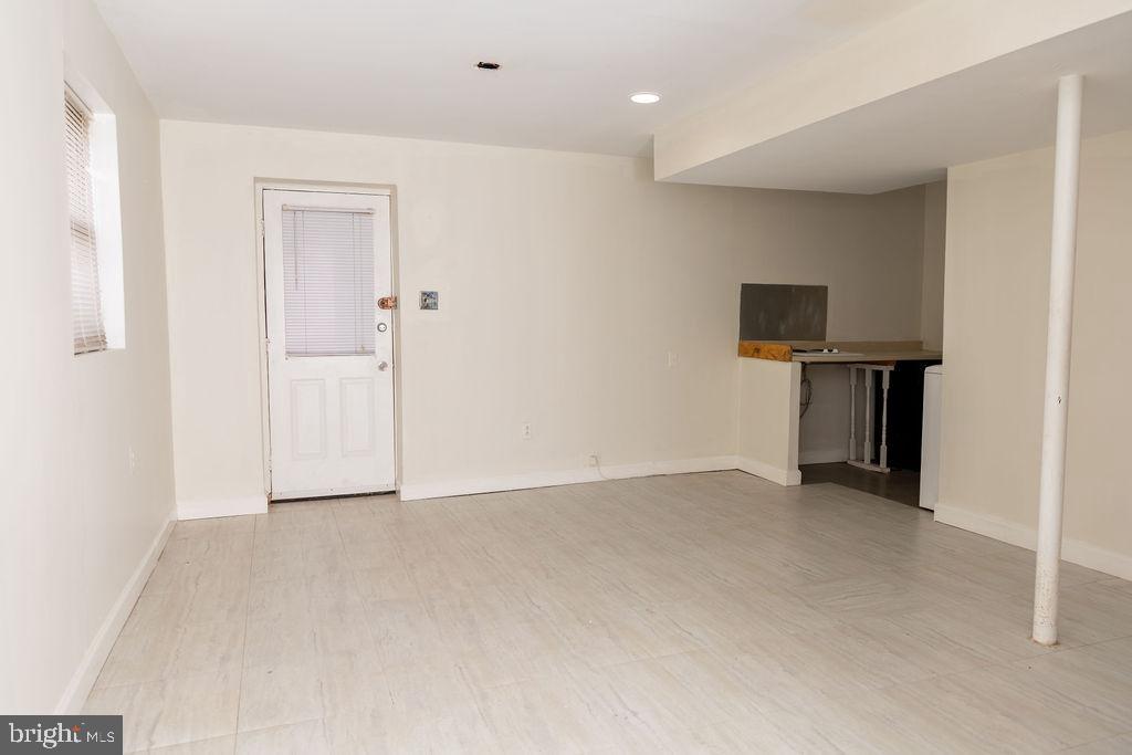 WOODLAWN HEIGHTS - Residential Lease