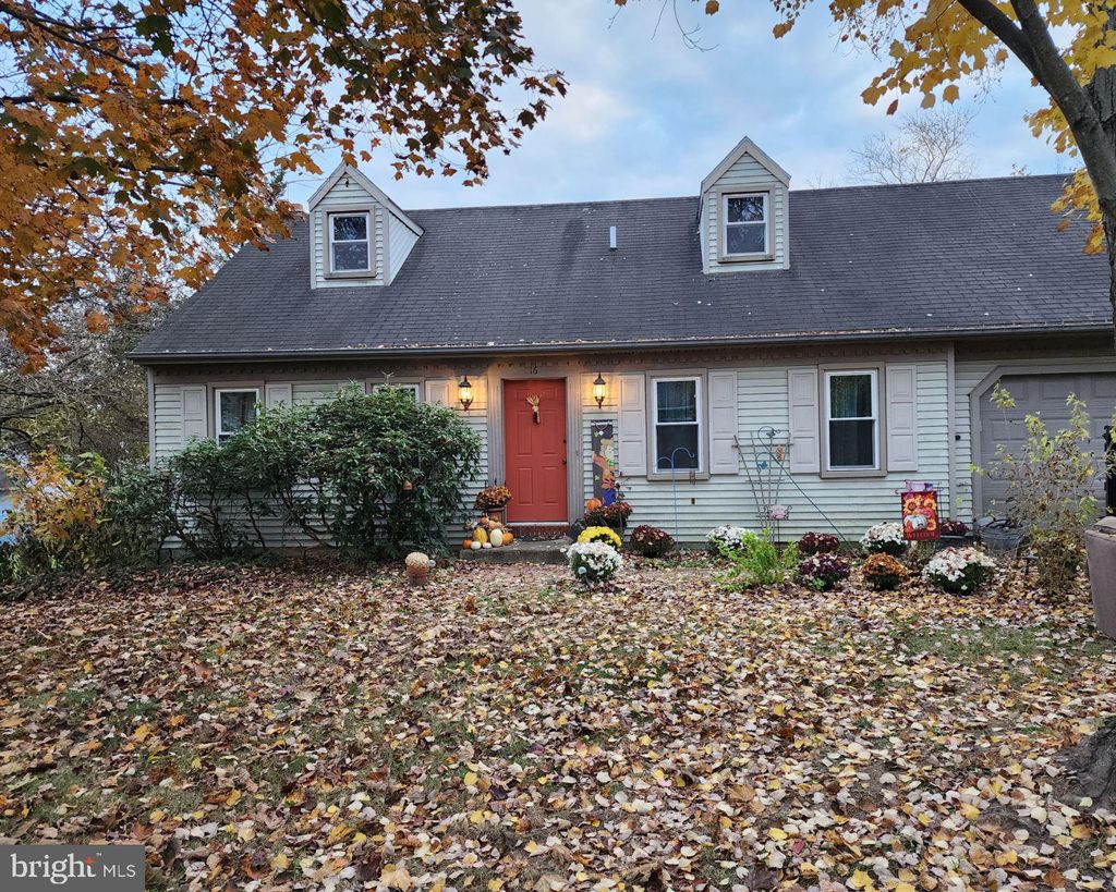 Photo of 16 Yardley Green, Lancaster, PA 17603 (MLS # PALA2043690)