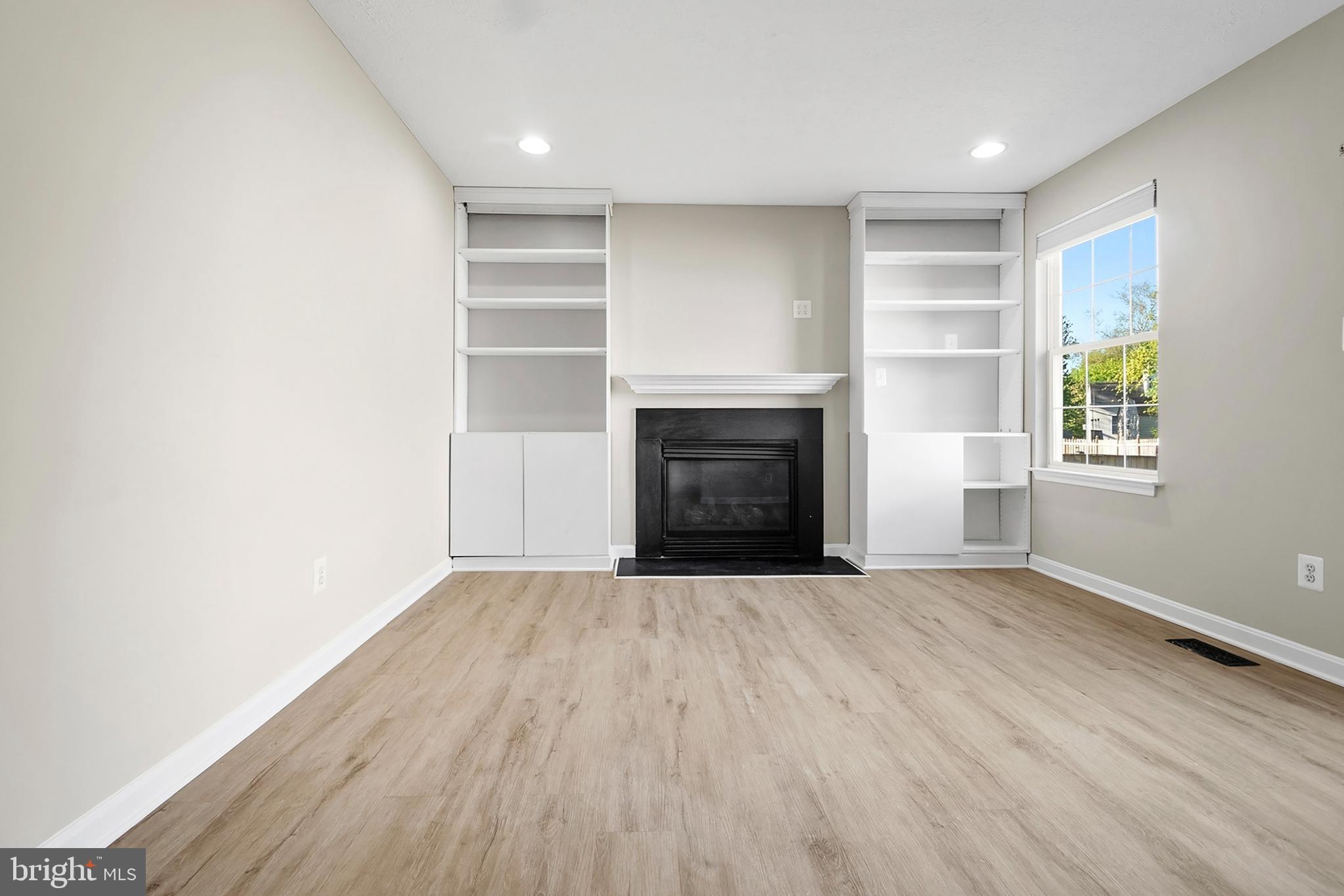 LONG BAR HARBOR - Residential