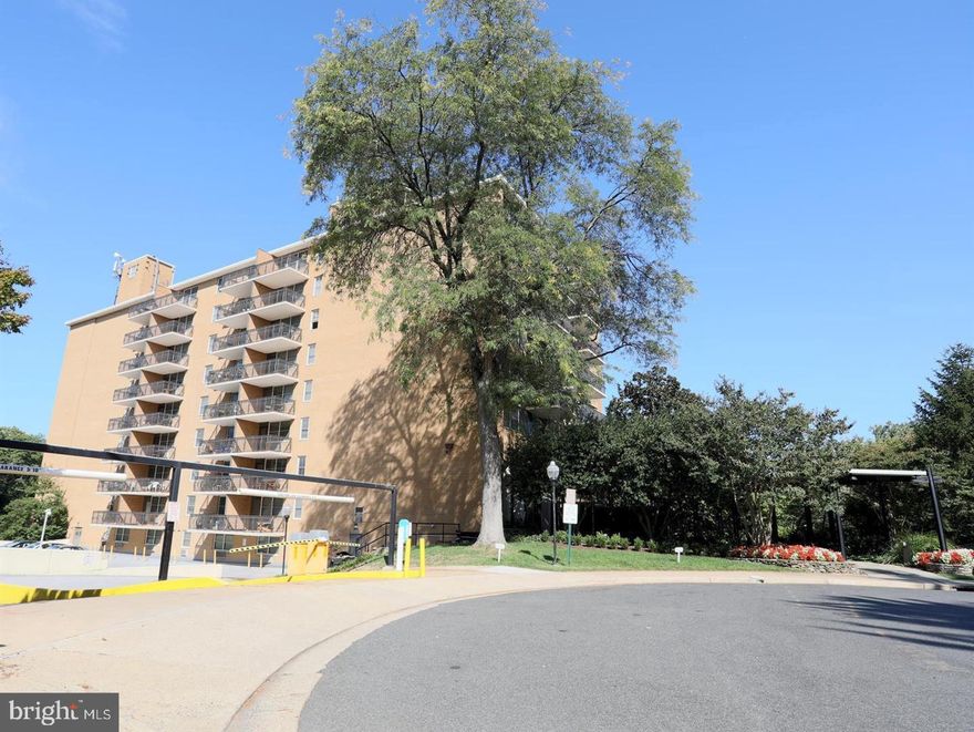 Spacious L-shaped studio with balcony • Convenient location, easy commute to DC, Rosslyn, Courthouse Metro • 1 assigned garage space (P-15) • Open floor plan • Parquet hardwood floors throughout • HUGE walk-in closet • Onsite laundry • Outdoor pool • Grill • Picnic area • Rooftop patio w/views of DC! Right off Curtis Trail. ALL UTILITIES INCLUDED IN RENT (except cable/internet) Sorry, no pets (pet-free building)