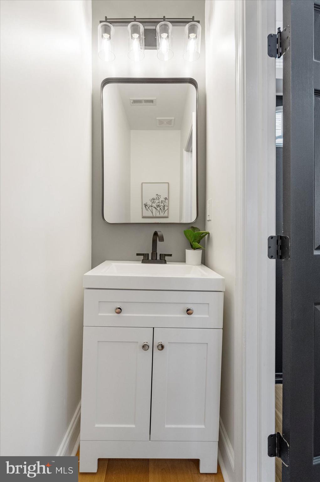 MONDAWMIN - Residential