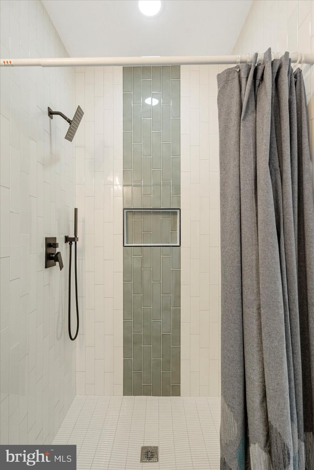 MONDAWMIN - Residential