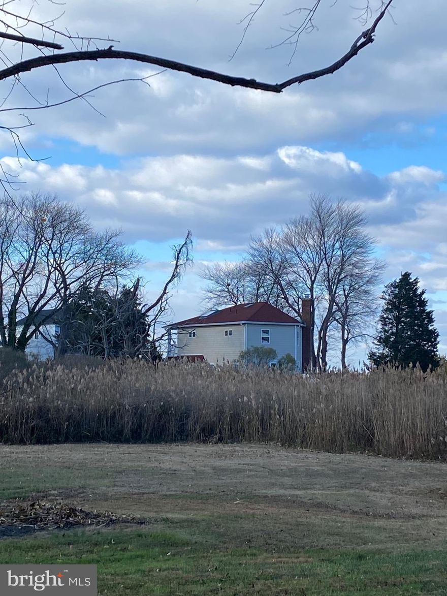 Owner has found home of choice, please bring offers.  You can install new bulkhead and fishing pier.  Boat ramp is directly across the street.   Nantucket meets the Bay in this 5 bedrooms, 3.5 baths Carriage style home.  The Coastal charmer has views from nearly every room, with the house wrapping around both creek and bay views.  Recent improvements include true hardwood floors, new doors, siding, windows & doors. 
updated kitchen and baths.  Main levels offers 2 bedrooms with one being a suite.   upstairs has 3 large bedroom with the master having wonderful bay views.   The 1.5 level lot gives plenty of room for expansion and garage.