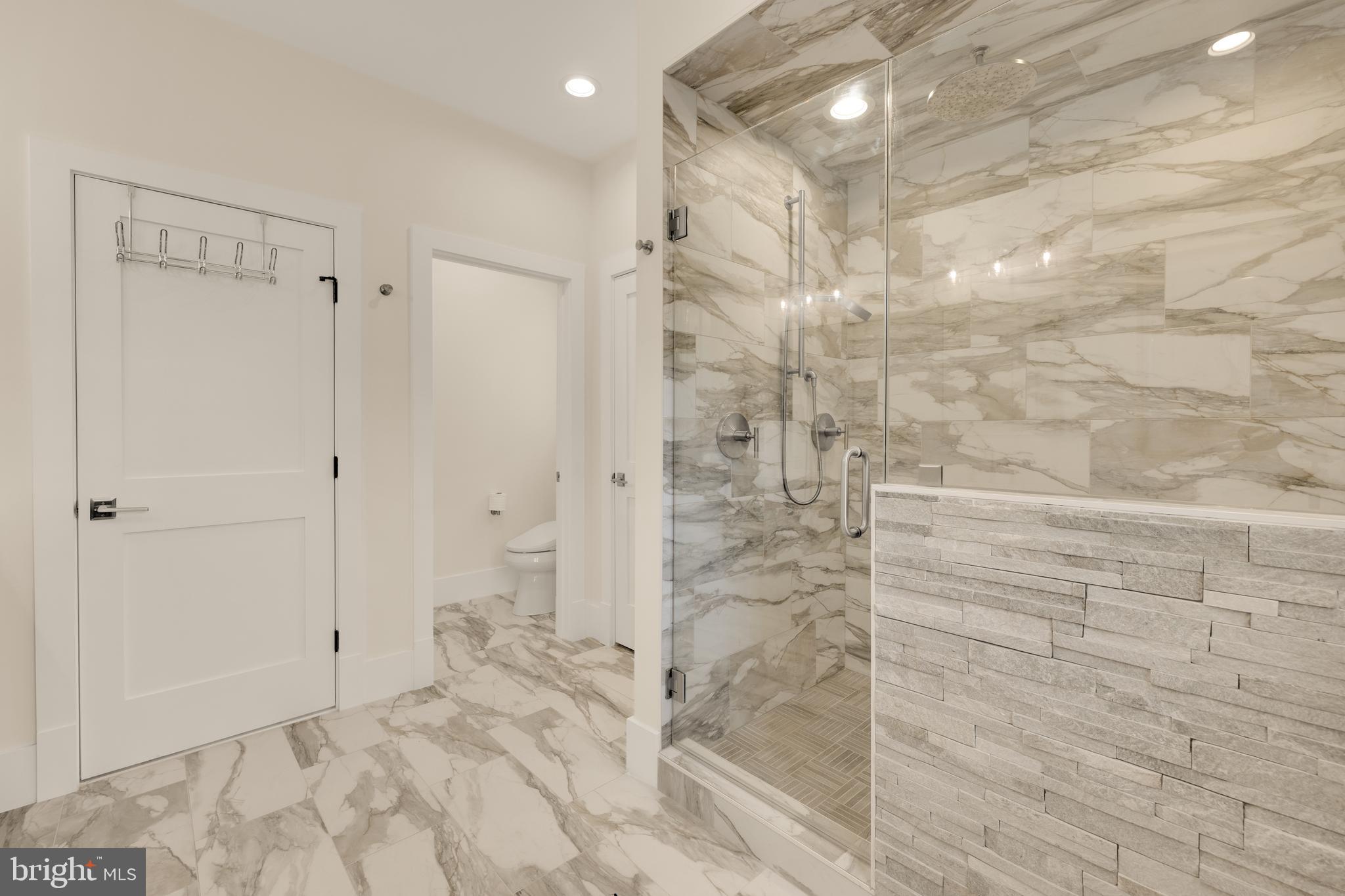 ADDISON HEIGHTS - Residential