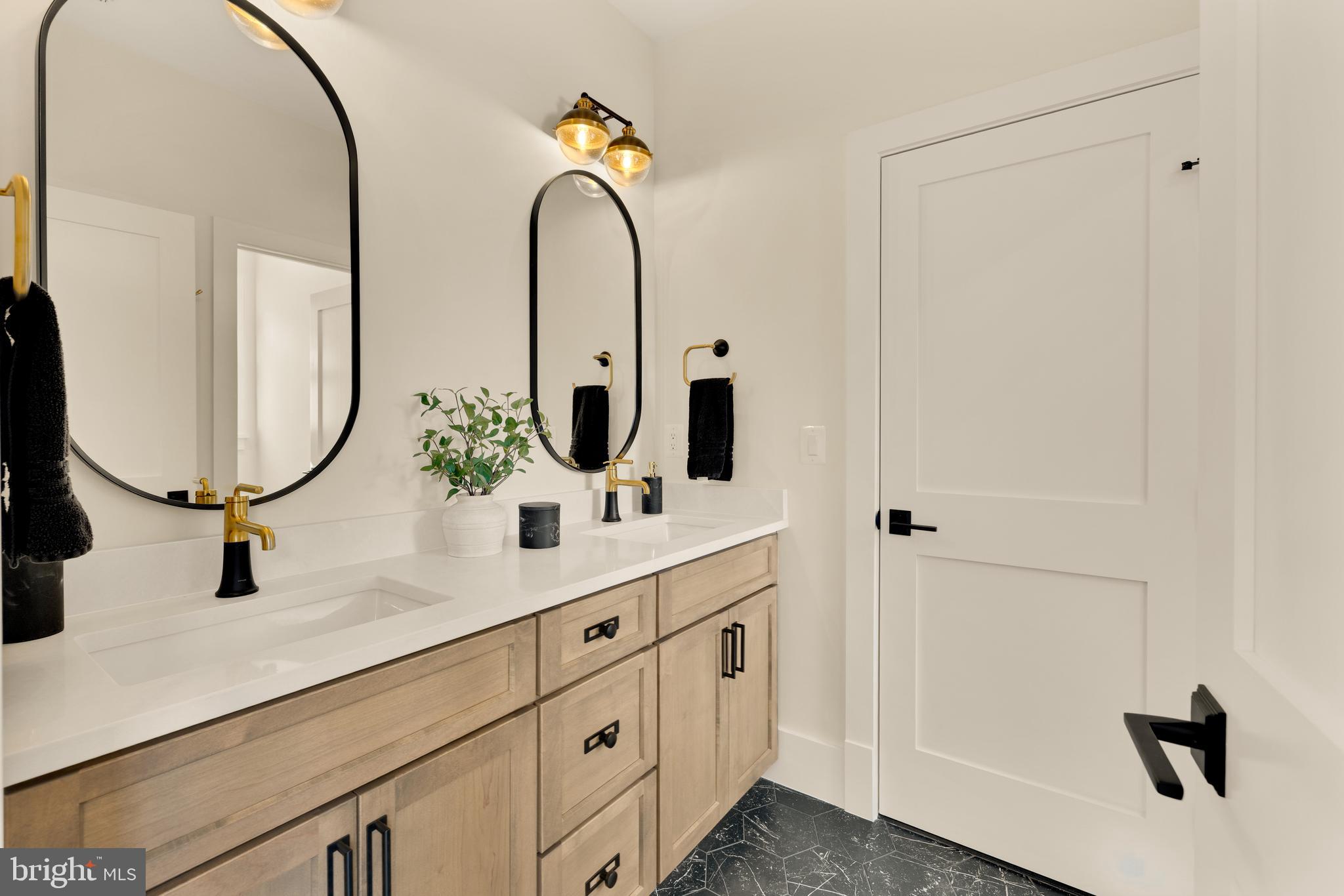 ADDISON HEIGHTS - Residential