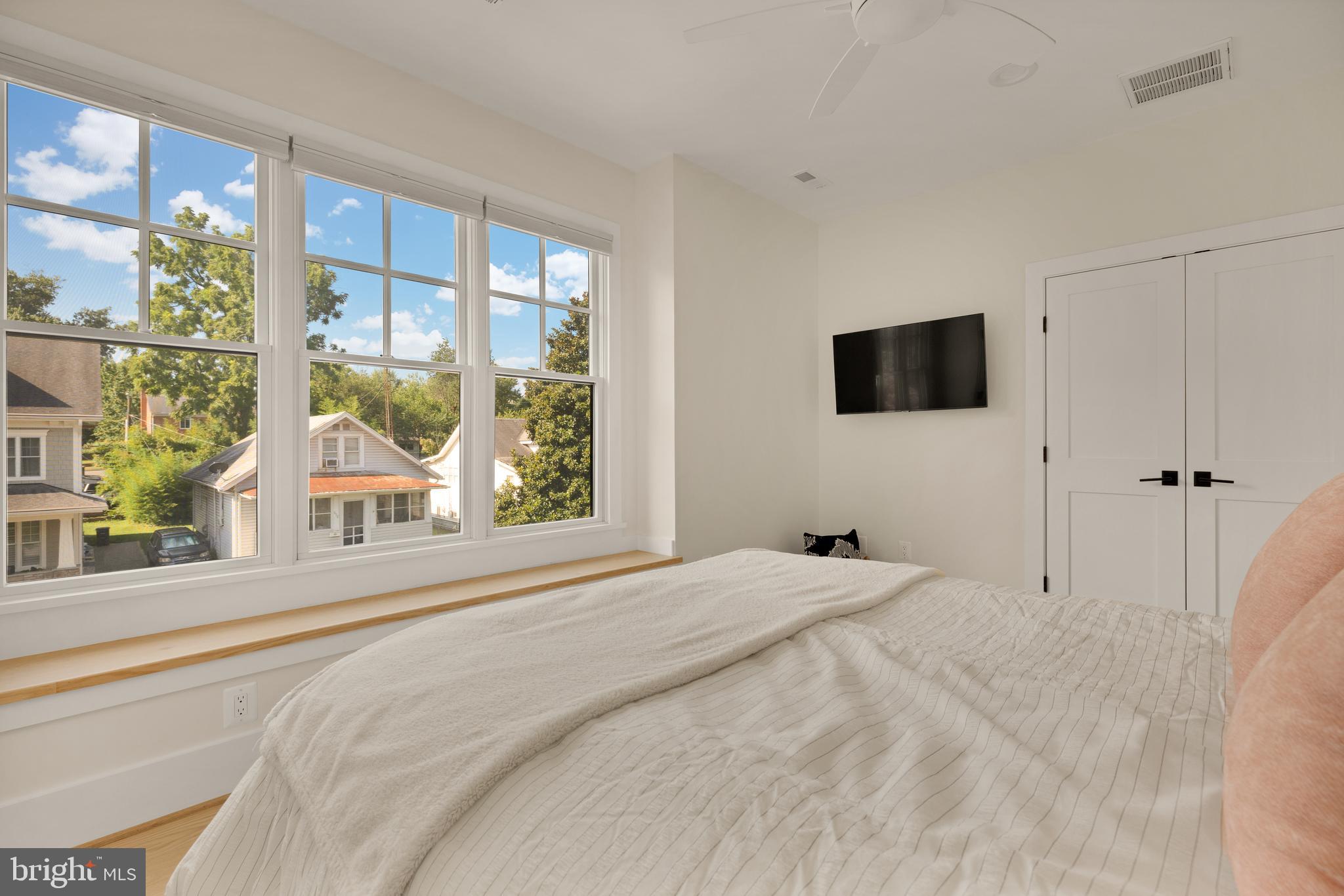 ADDISON HEIGHTS - Residential