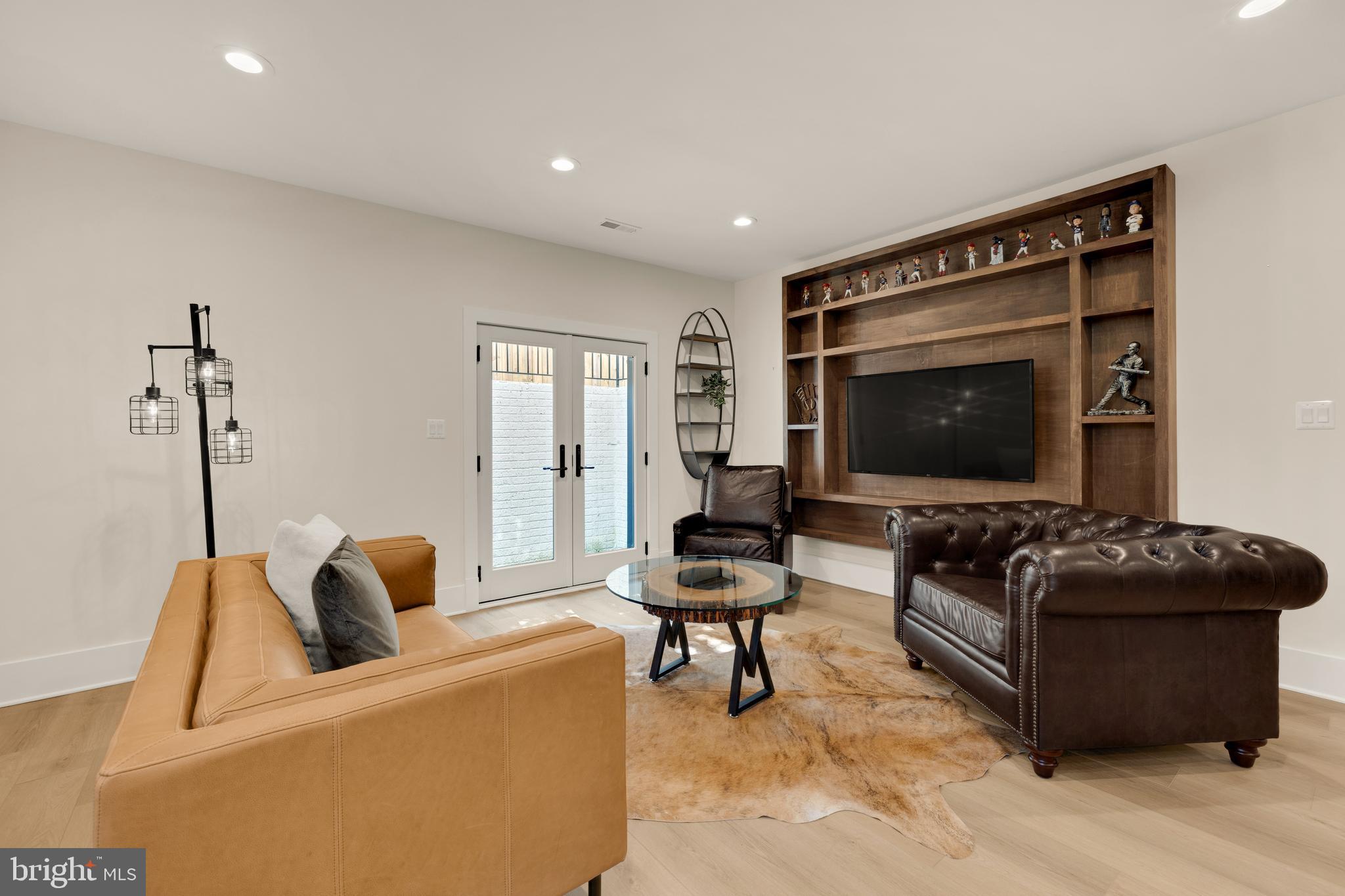 ADDISON HEIGHTS - Residential