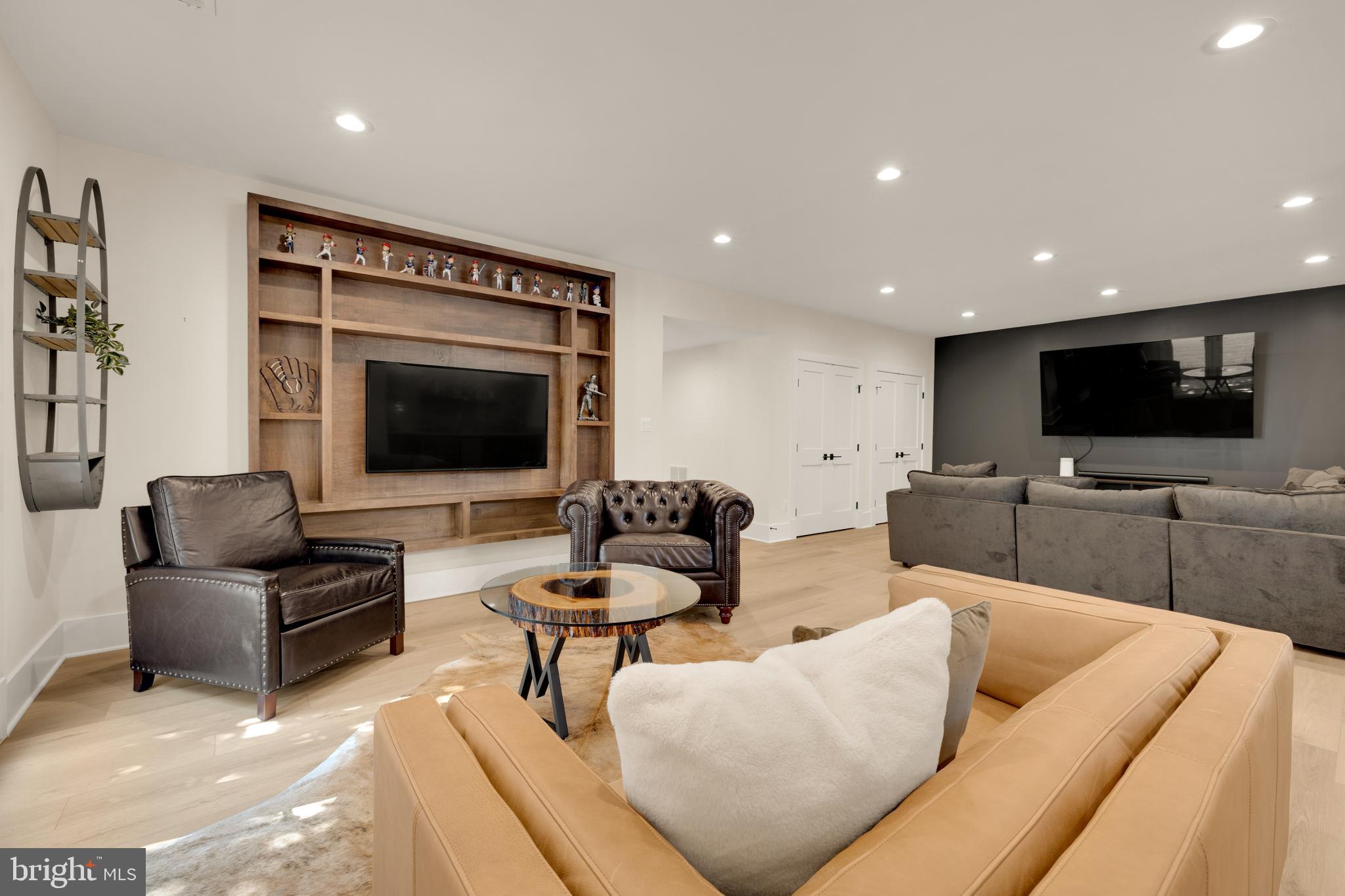 ADDISON HEIGHTS - Residential