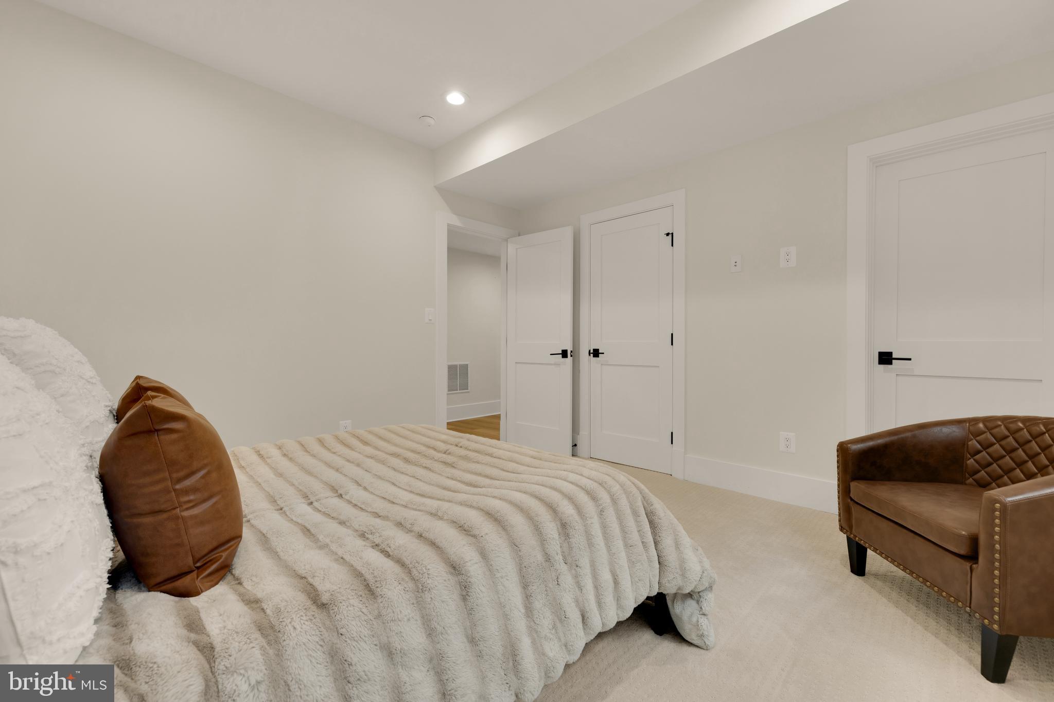 ADDISON HEIGHTS - Residential