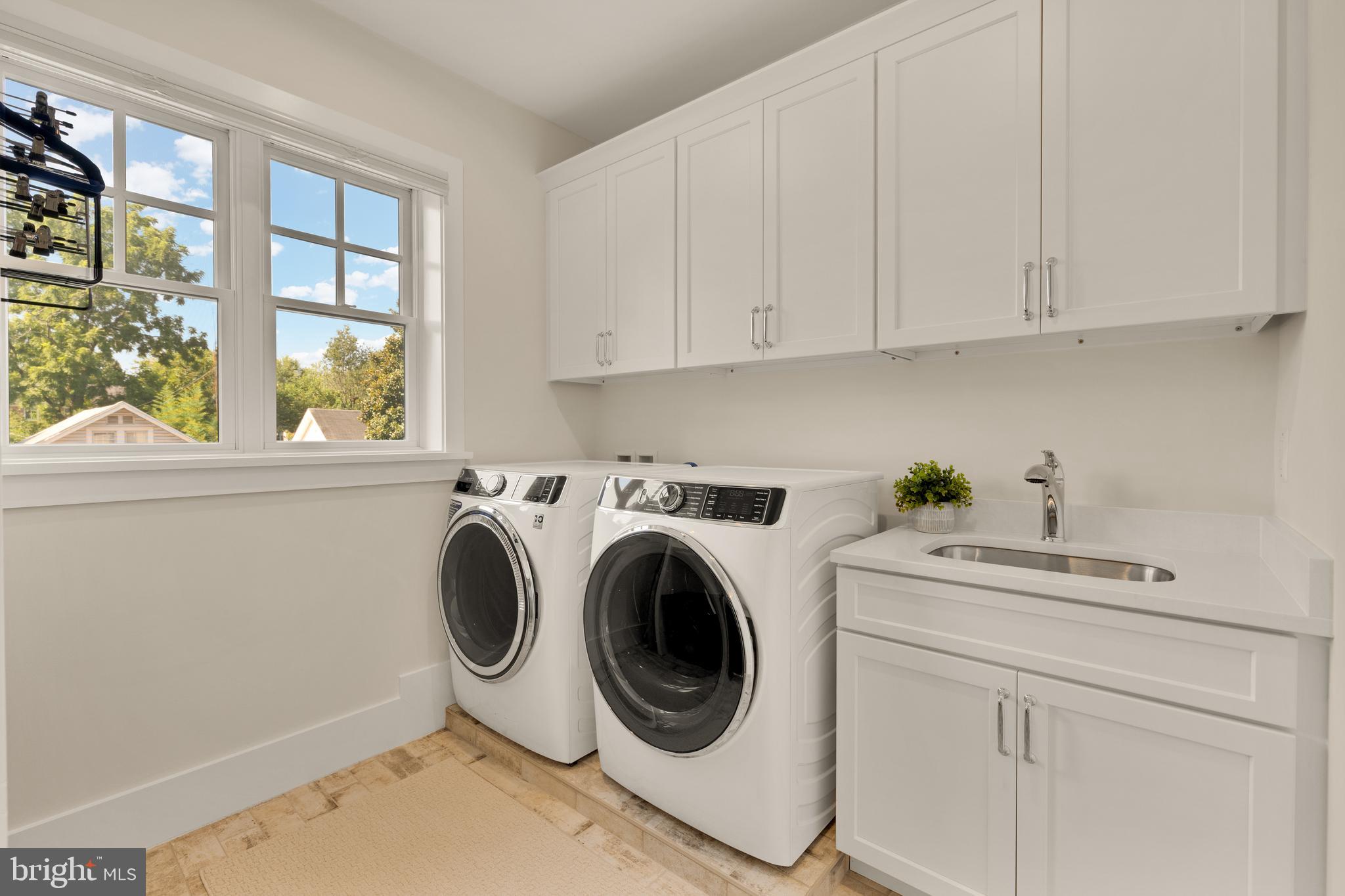 ADDISON HEIGHTS - Residential