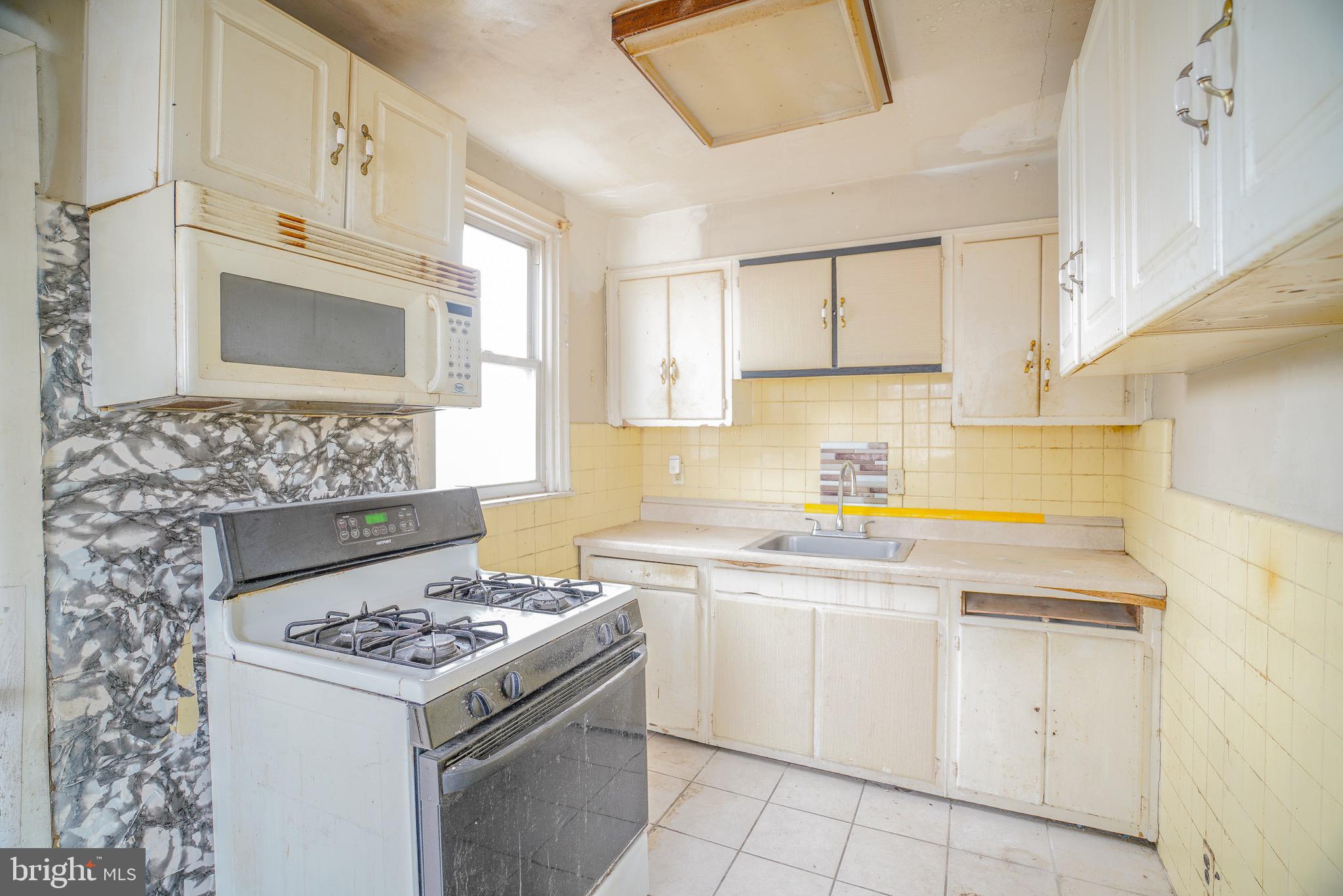 LAWNCREST - Residential