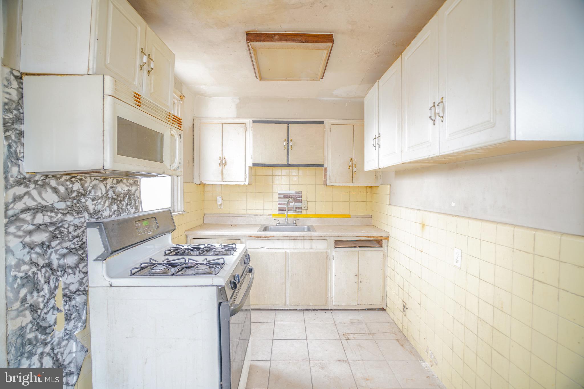 LAWNCREST - Residential