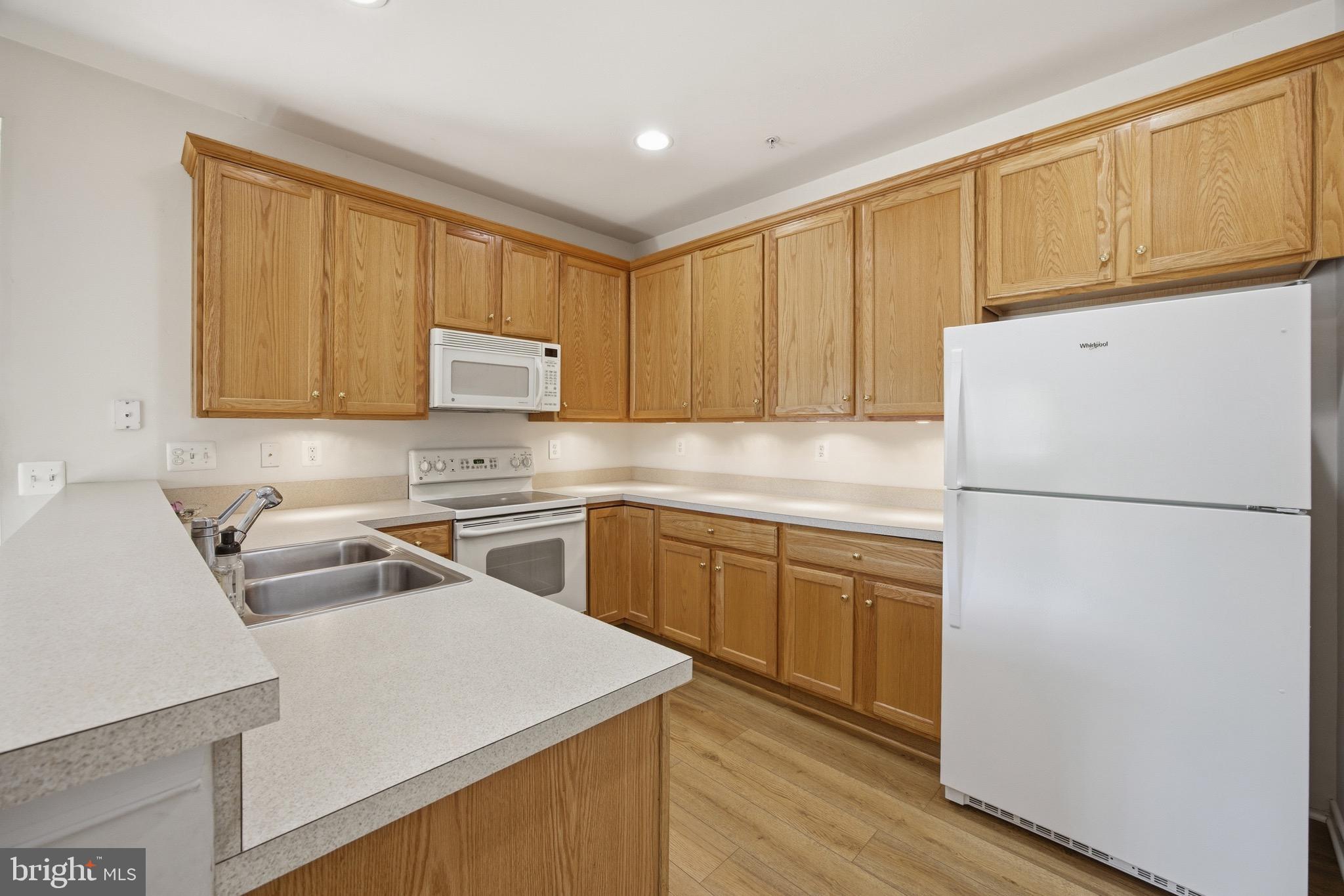 THE VILLAS OF ROCK OAK - Residential
