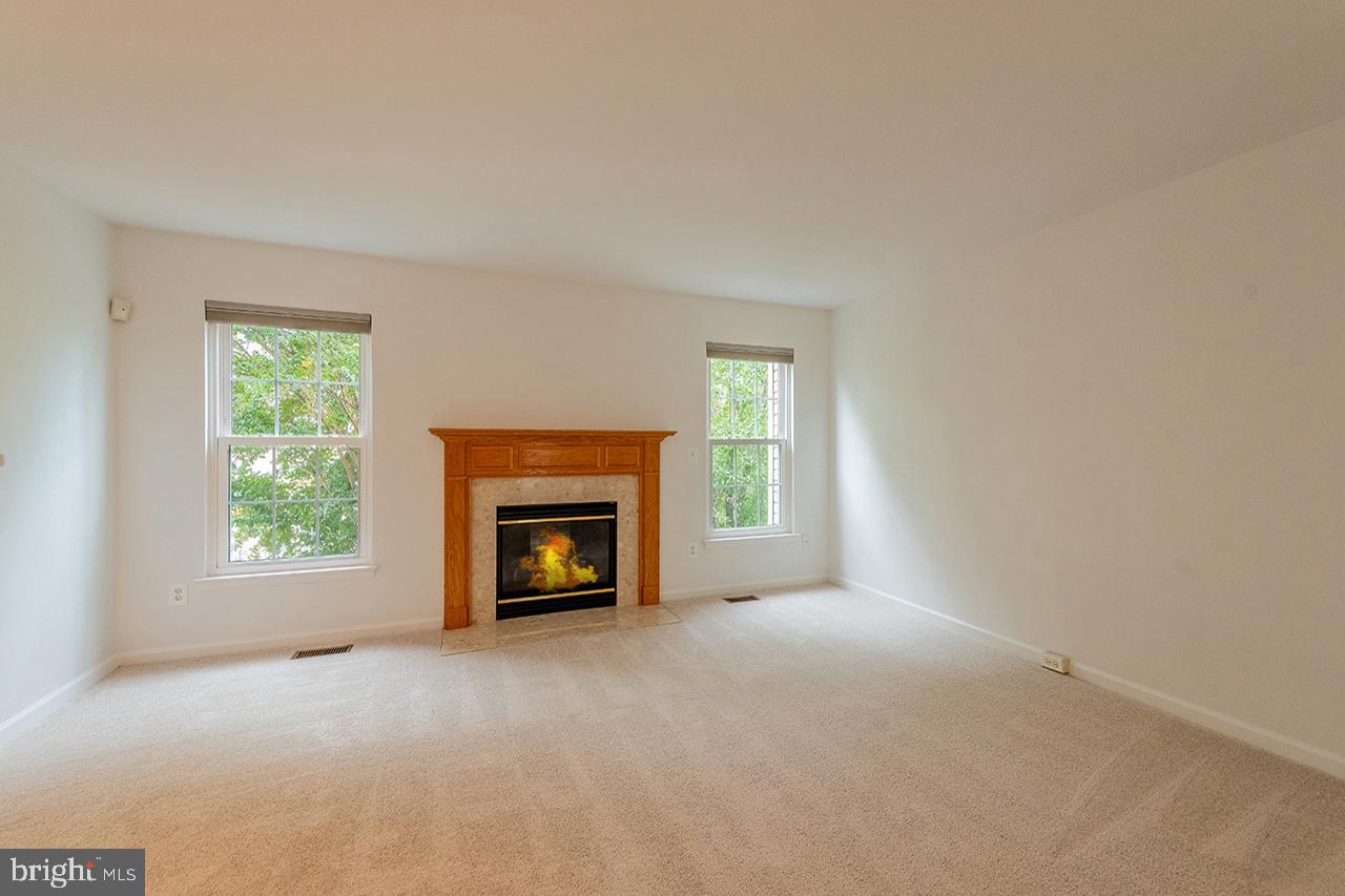 ASHBURN VILLAGE - Residential