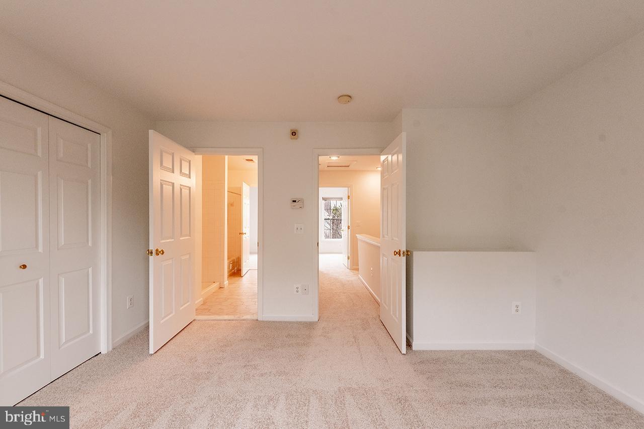 ASHBURN VILLAGE - Residential