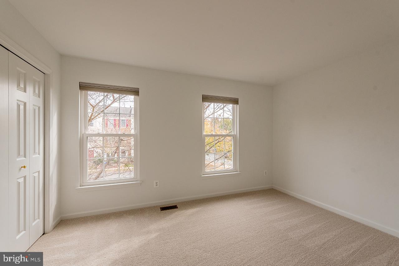 ASHBURN VILLAGE - Residential