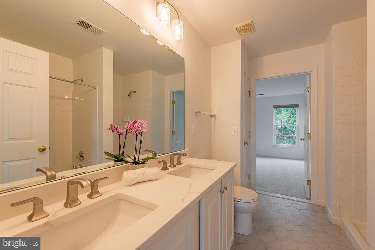 ASHBURN VILLAGE - Residential