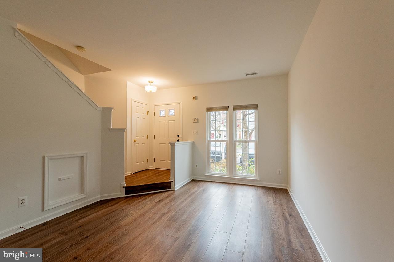 ASHBURN VILLAGE - Residential