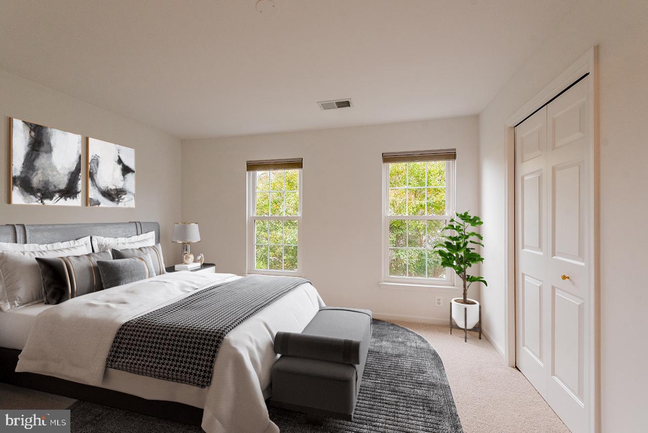 ASHBURN VILLAGE - Residential