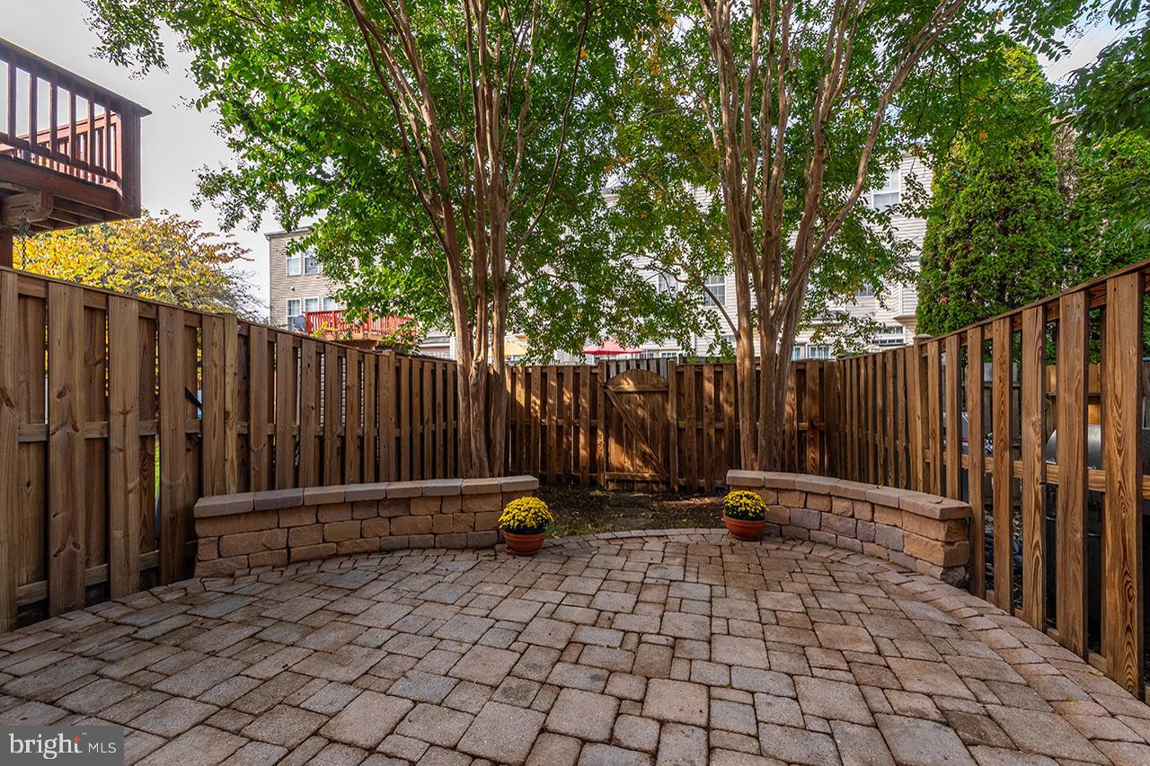 ASHBURN VILLAGE - Residential