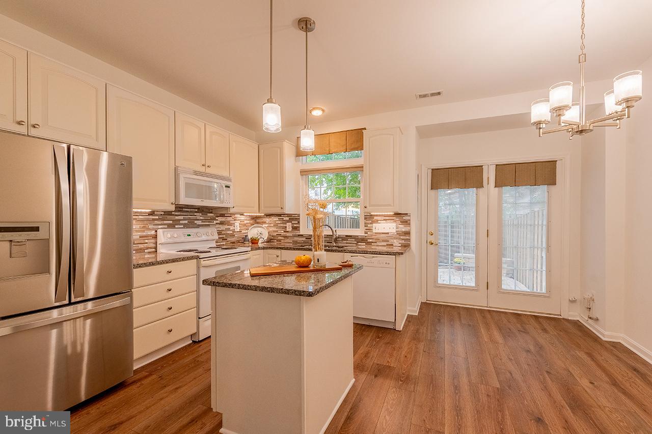 ASHBURN VILLAGE - Residential