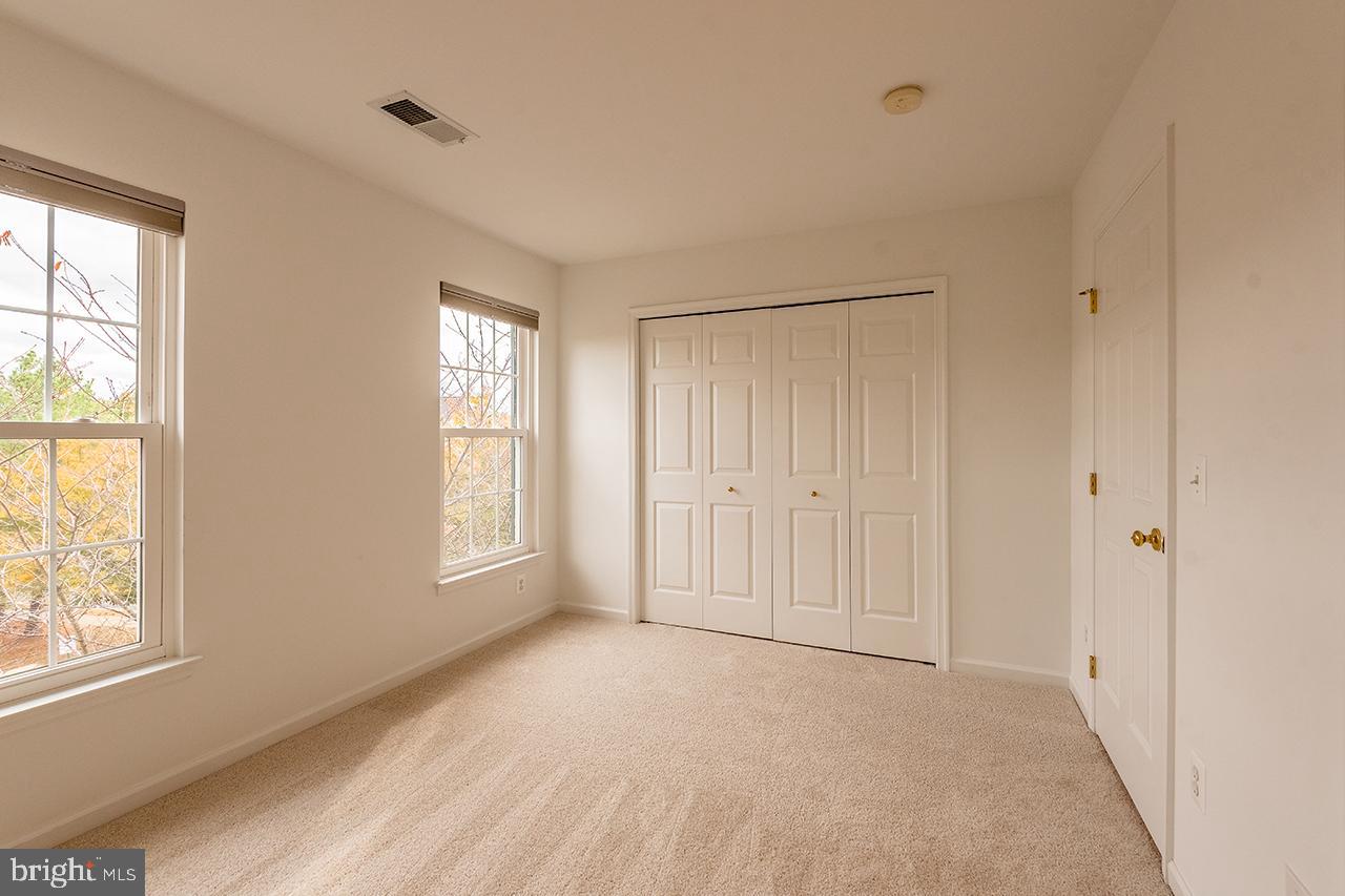 ASHBURN VILLAGE - Residential