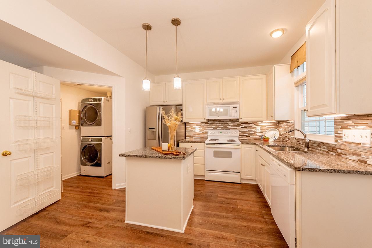 ASHBURN VILLAGE - Residential