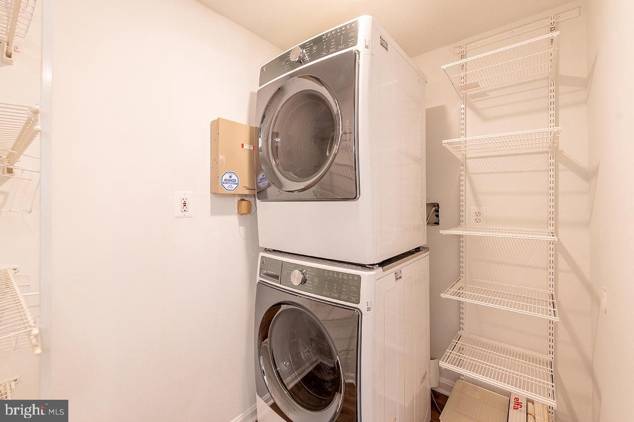 ASHBURN VILLAGE - Residential