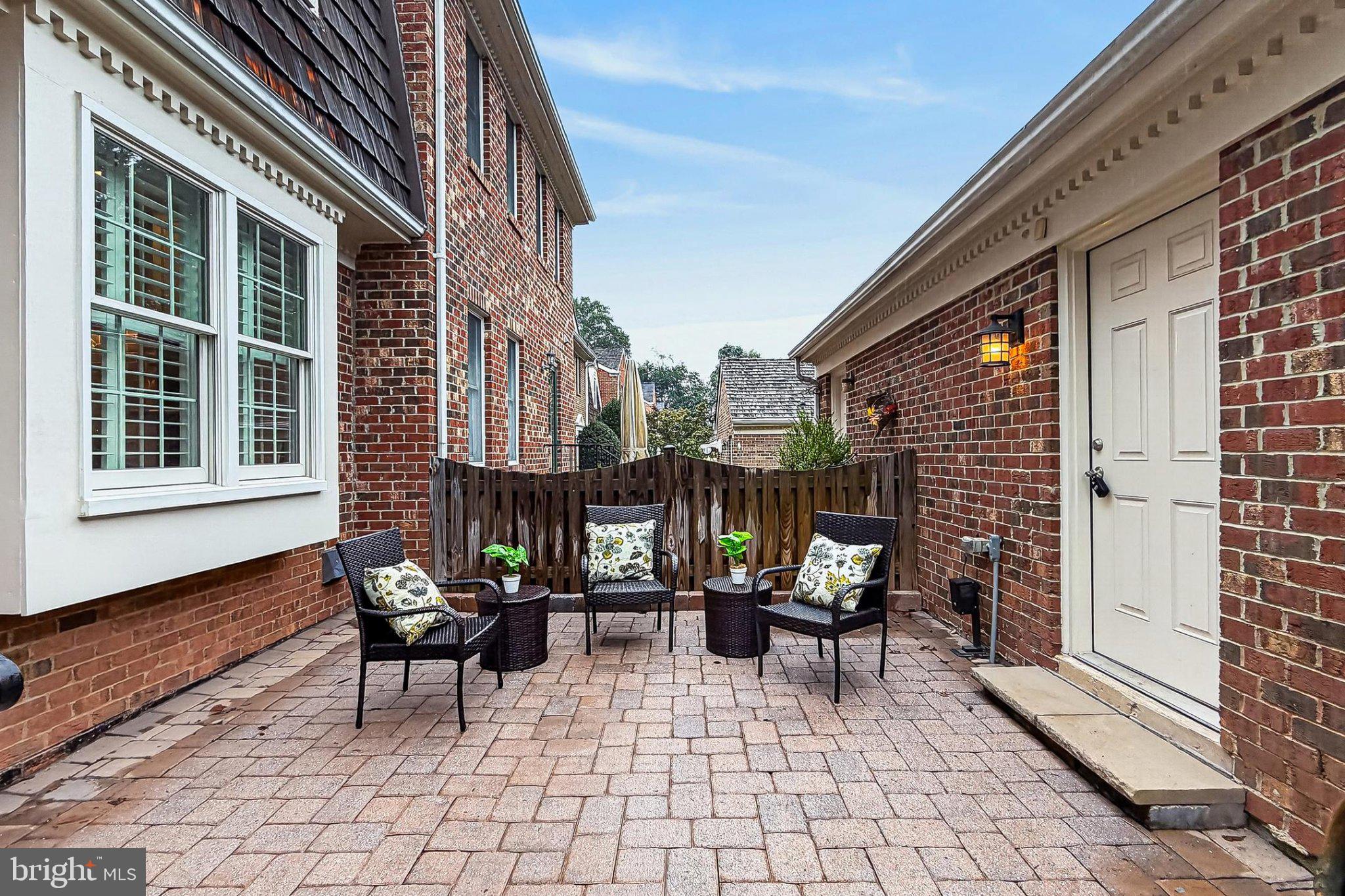 2922 OAKBOROUGH SQUARE
